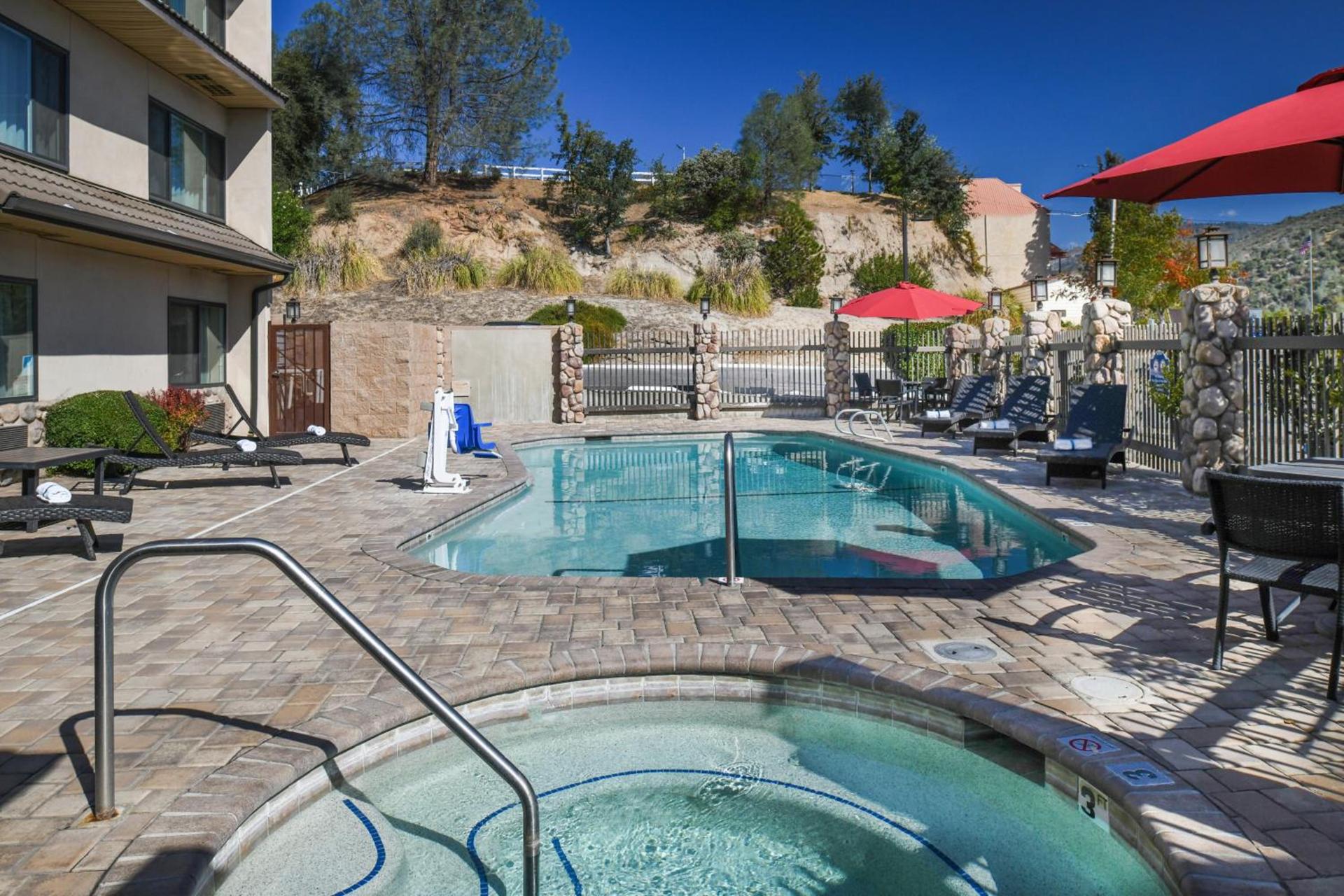 Yosemite Southgate Hotel & Suites photo 32