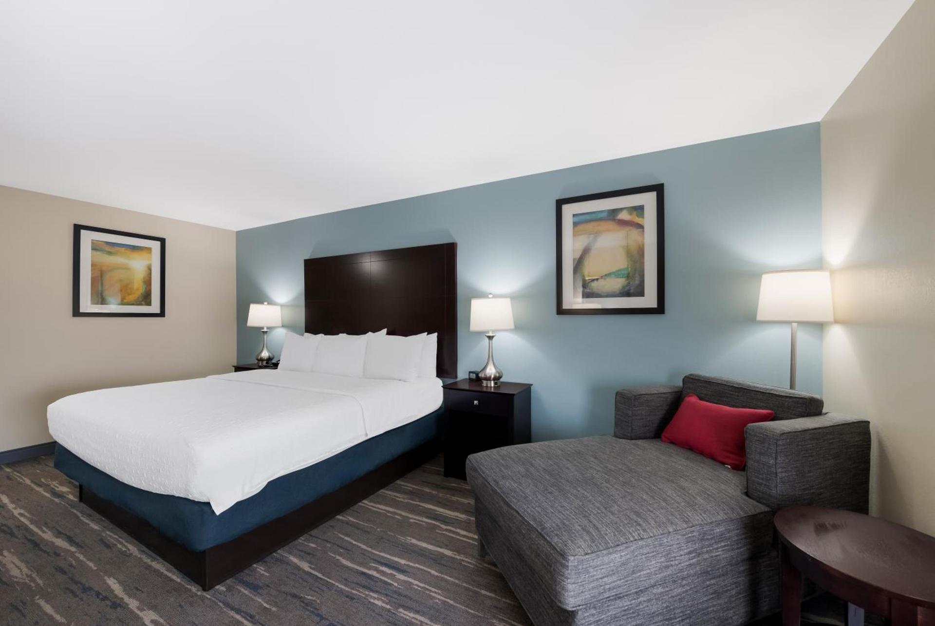 Hampton Inn Marshall photo 40