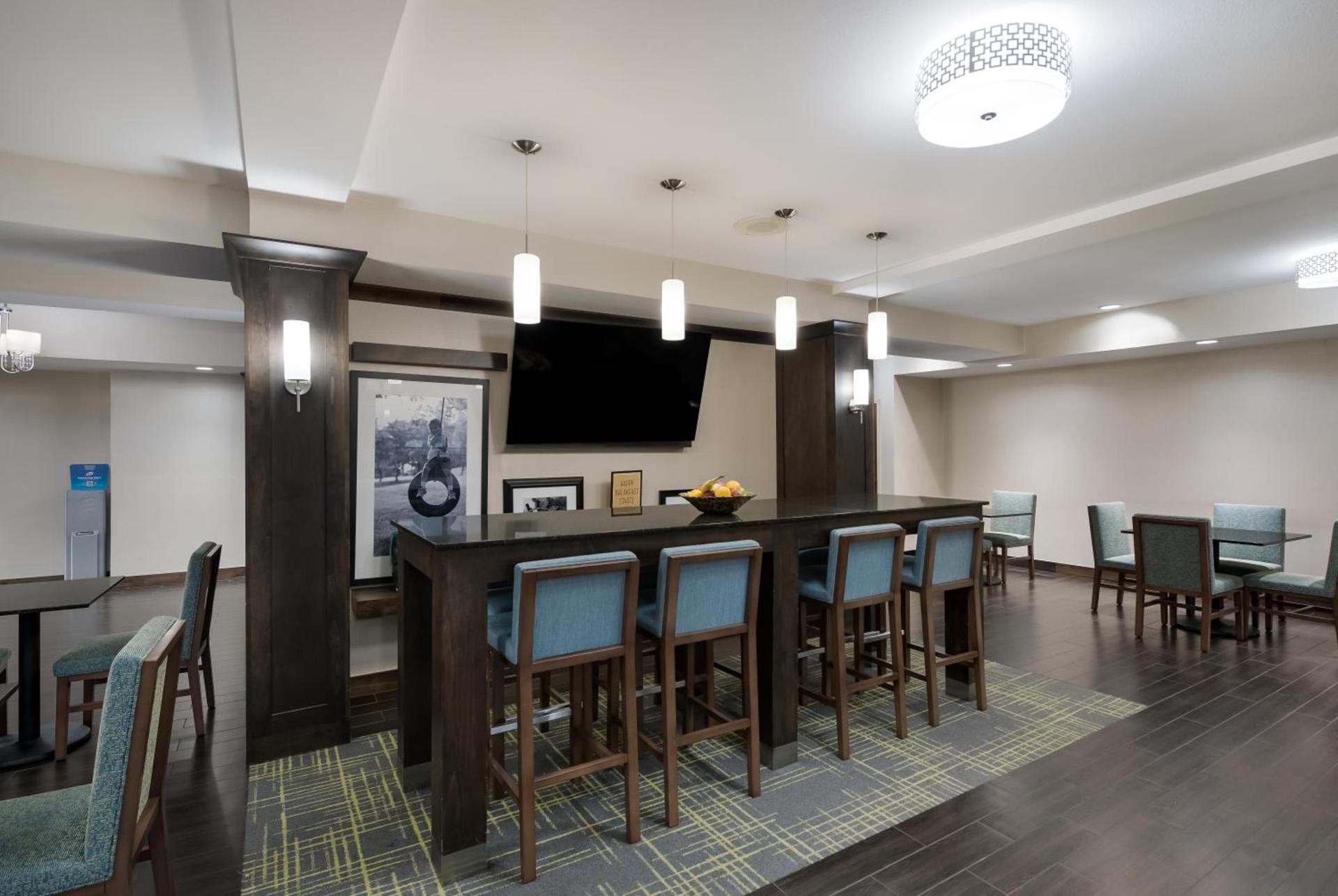 Hampton Inn Marshall photo 41