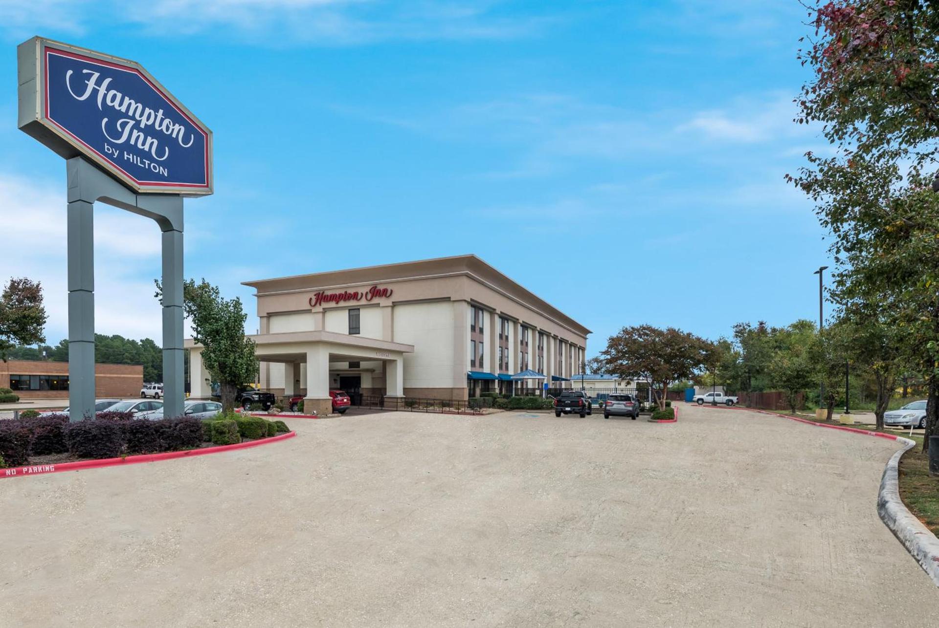 Hampton Inn Marshall photo 37