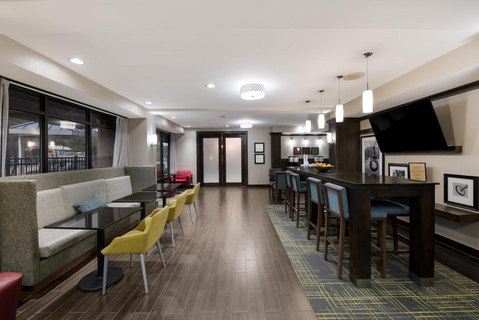 Hampton Inn Marshall photo 48