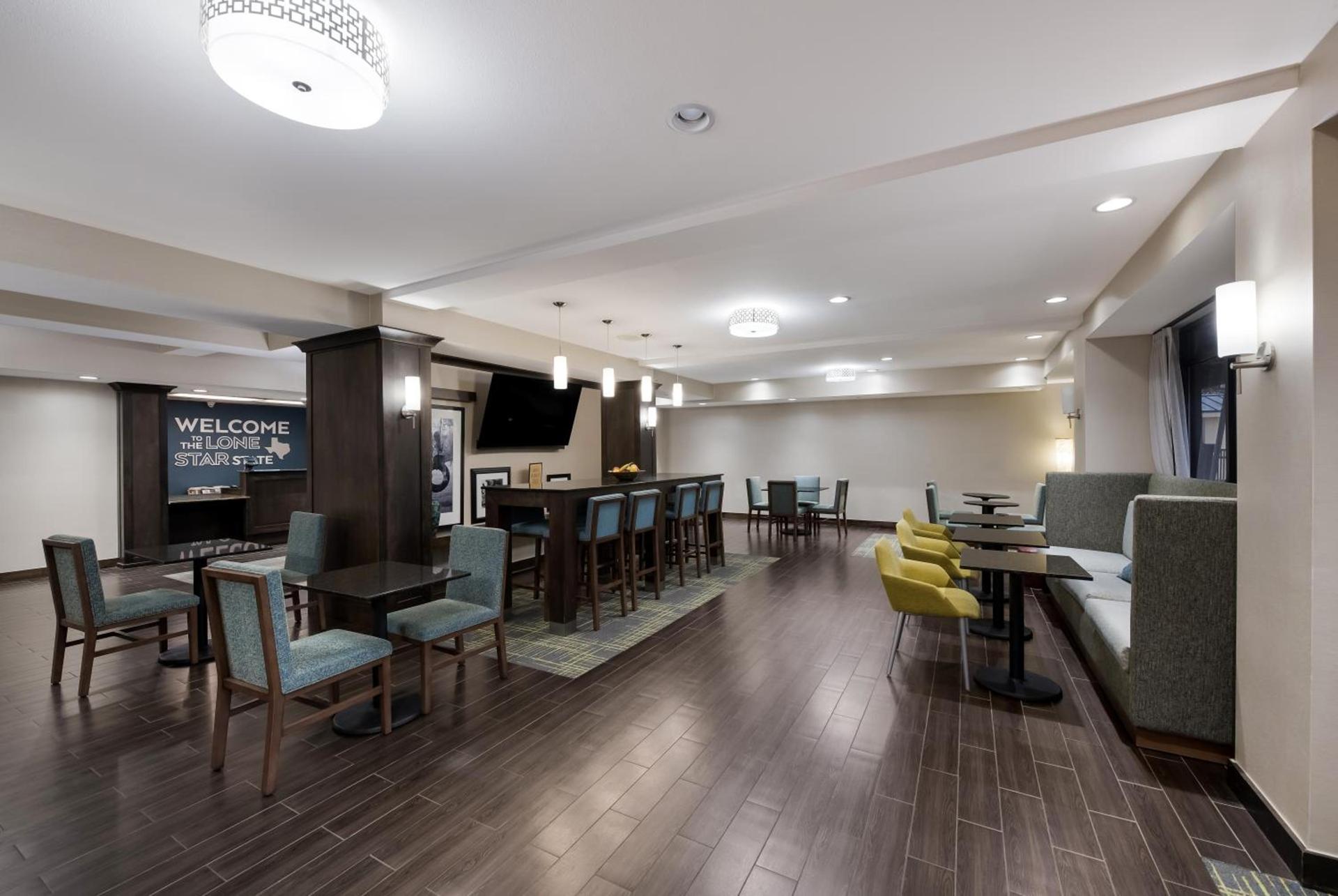 Hampton Inn Marshall photo 47
