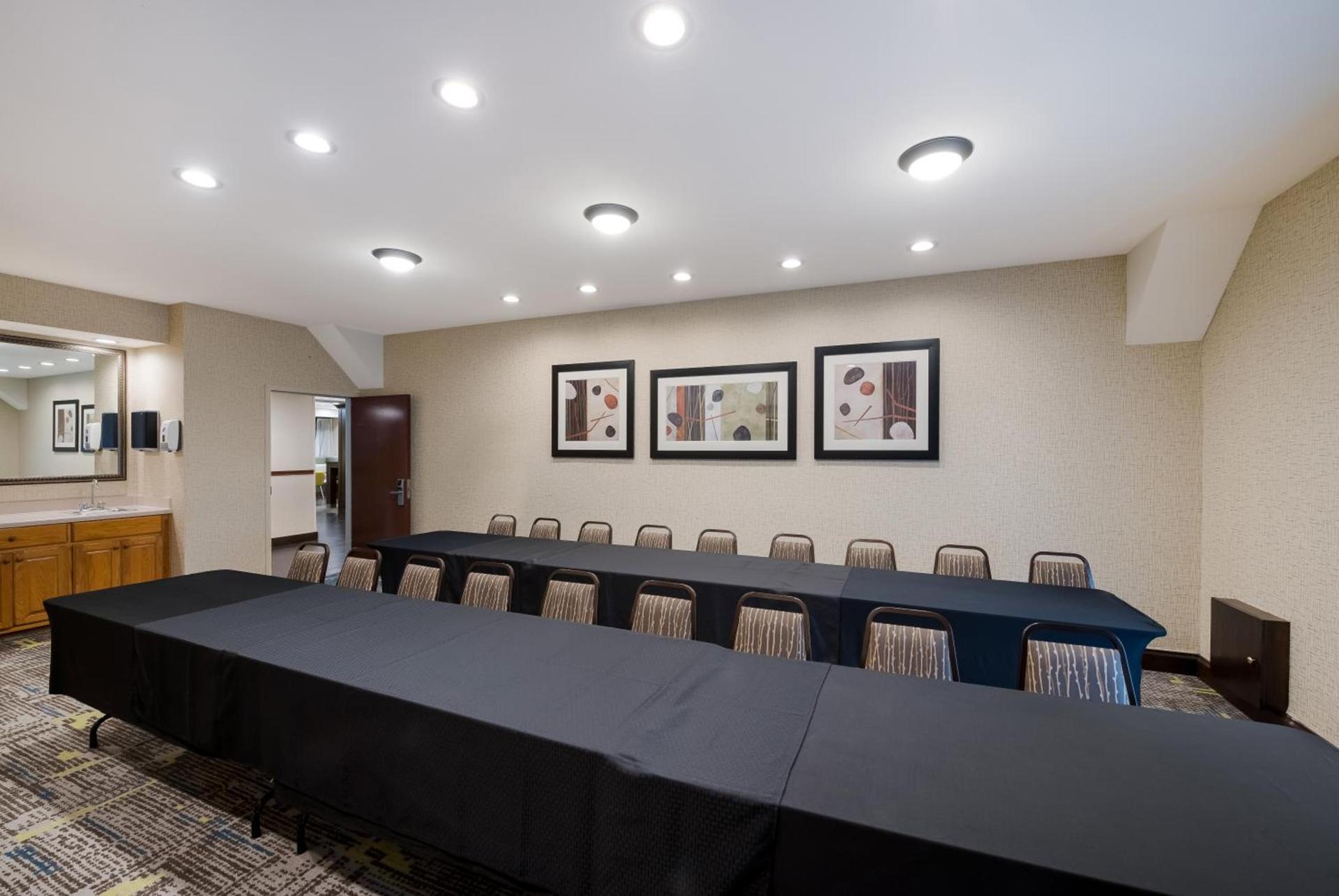 Hampton Inn Marshall photo 50
