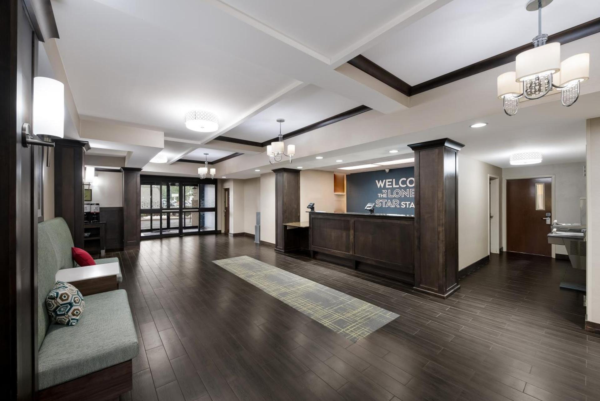 Hampton Inn Marshall photo 38