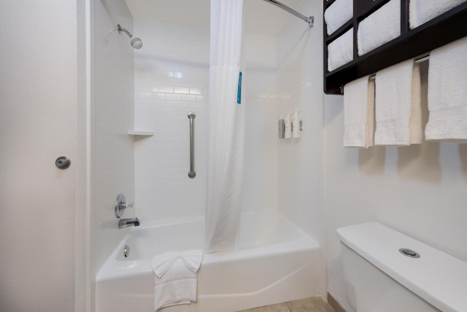 Hampton Inn Marshall photo 58