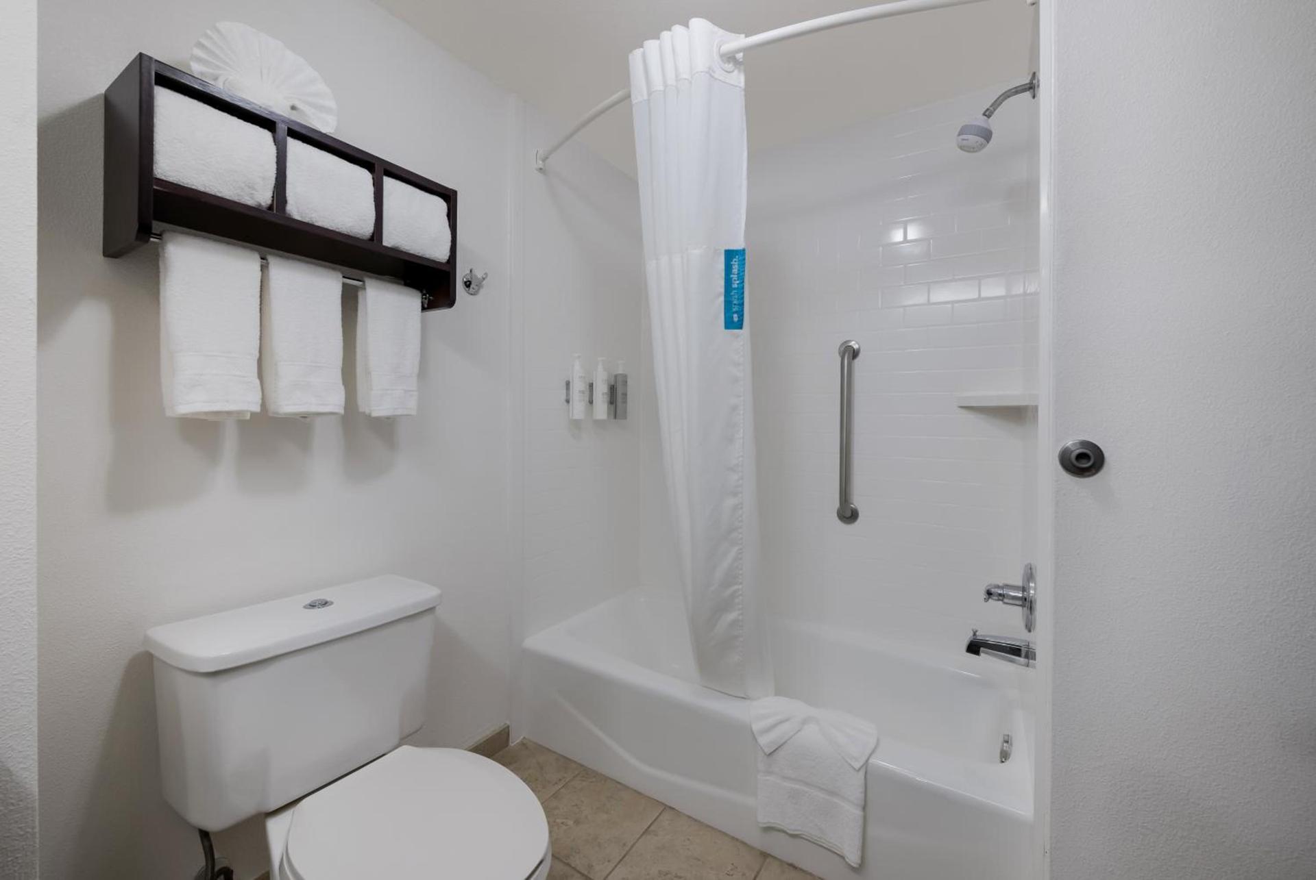 Hampton Inn Marshall photo 59