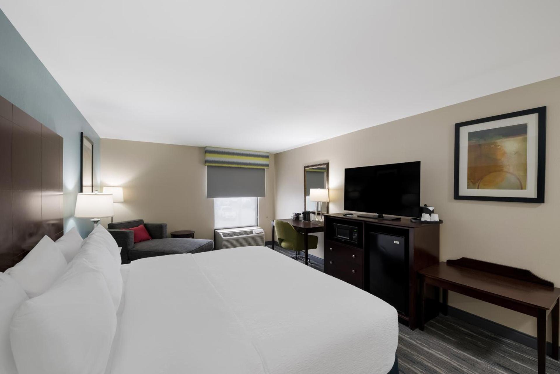 Hampton Inn Marshall photo 61