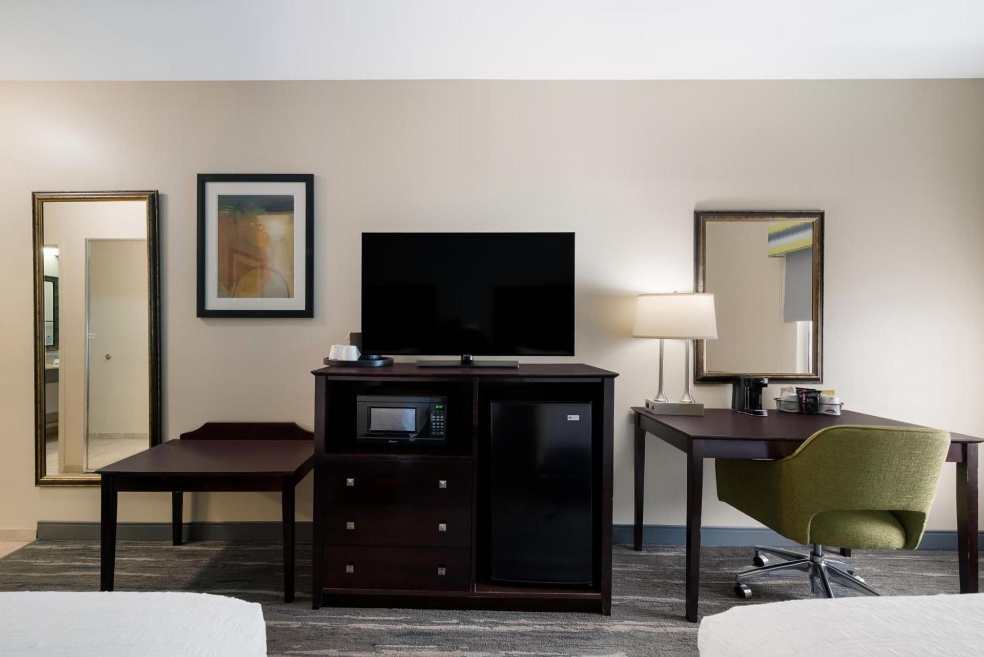 Hampton Inn Marshall photo 62
