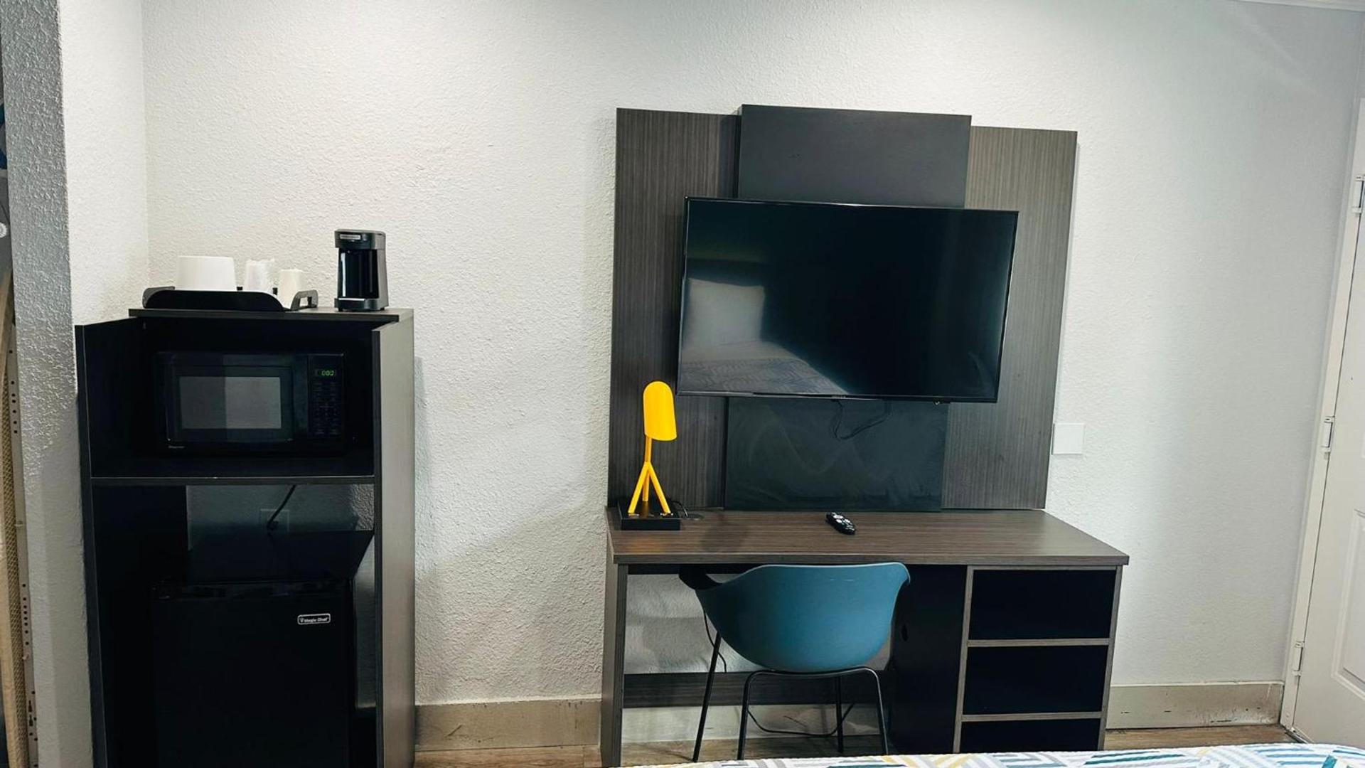 Studio 6 Suites San Ysidro CA San Diego South Bay photo 52