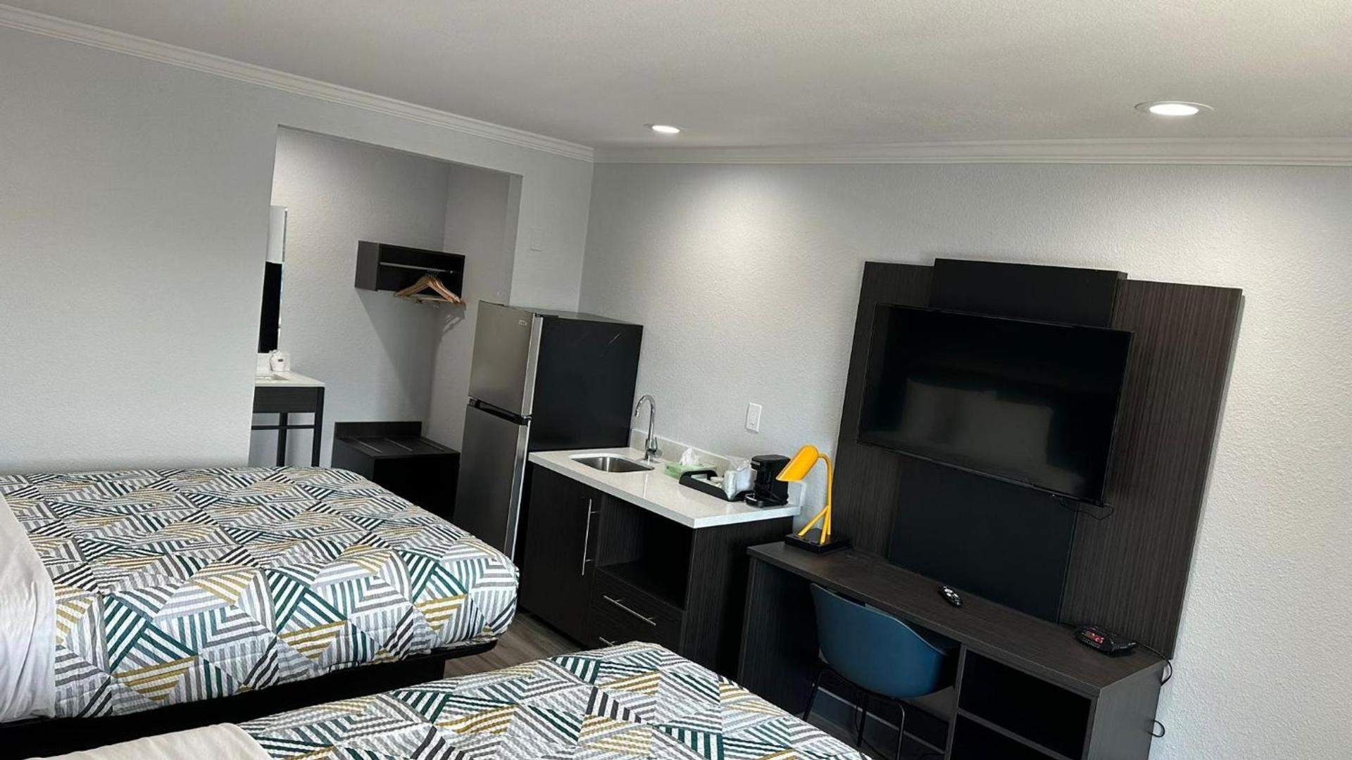 Studio 6 Suites San Ysidro CA San Diego South Bay photo 73
