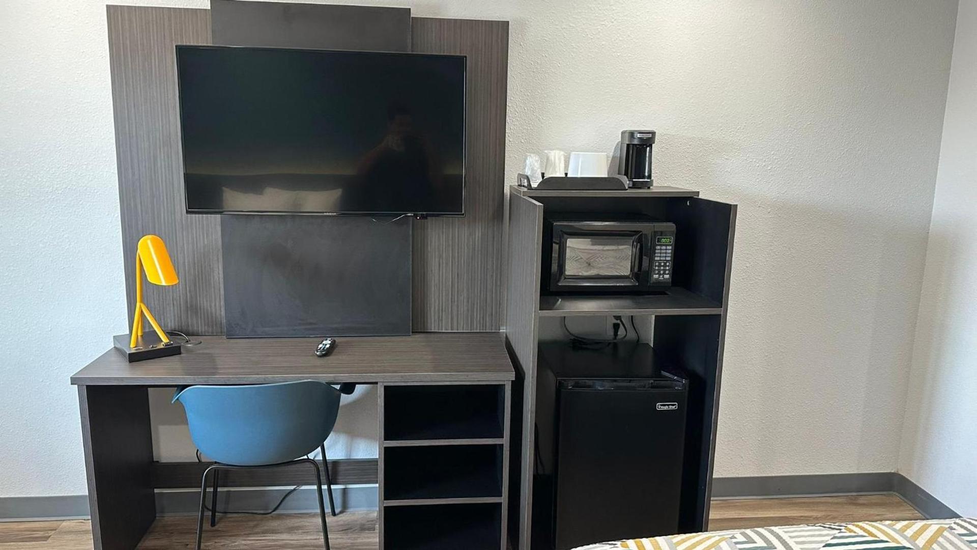 Studio 6 Suites San Ysidro CA San Diego South Bay photo 76