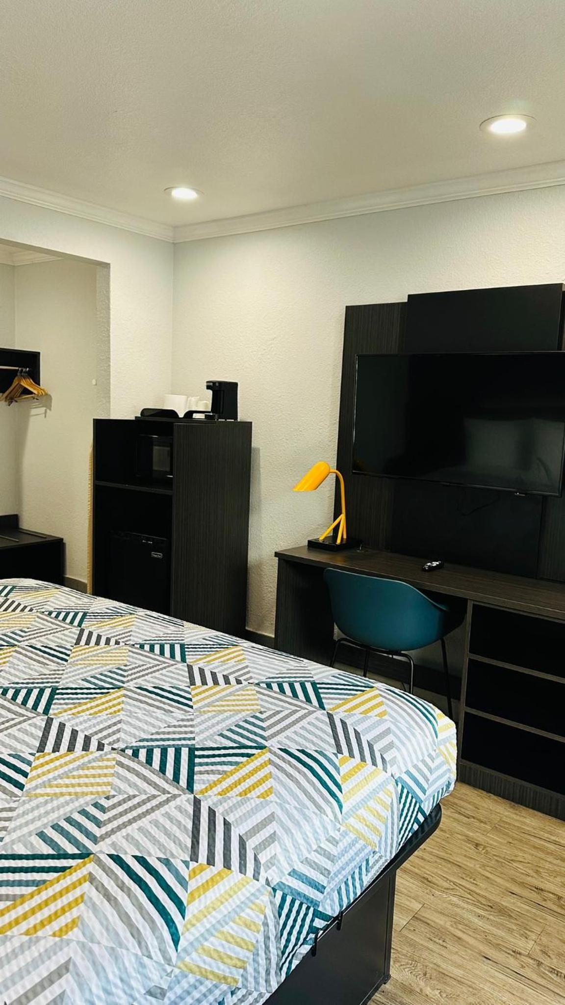 Studio 6 Suites San Ysidro CA San Diego South Bay photo 36