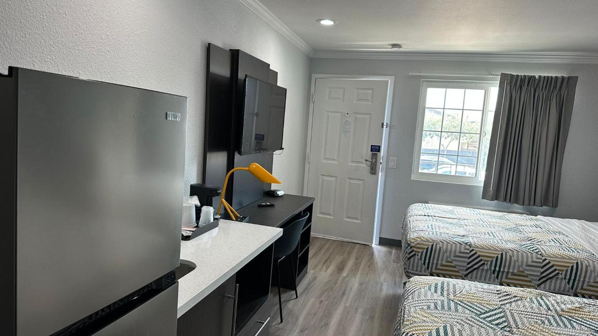 Studio 6 Suites San Ysidro CA San Diego South Bay photo 62
