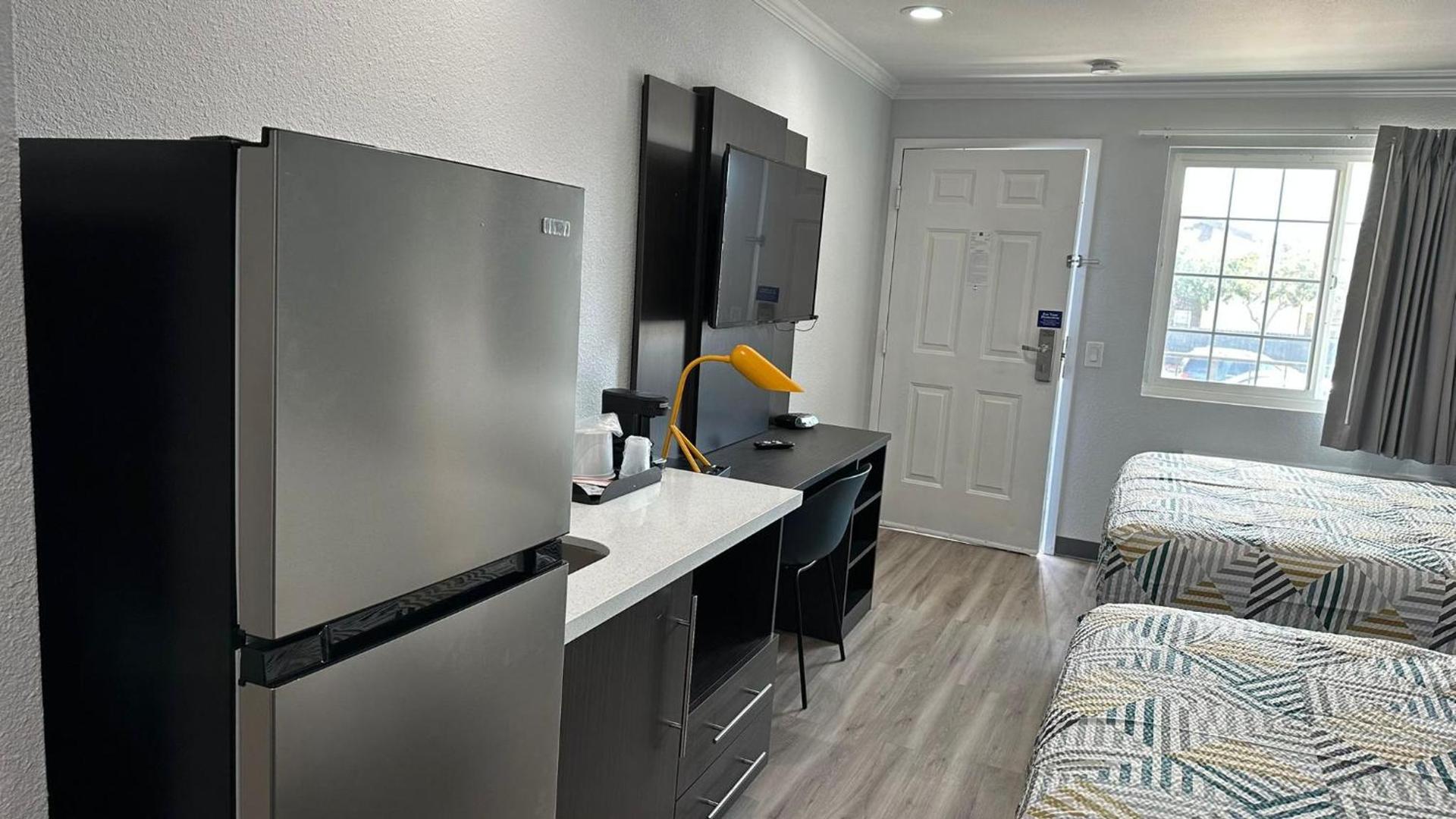 Studio 6 Suites San Ysidro CA San Diego South Bay photo 59