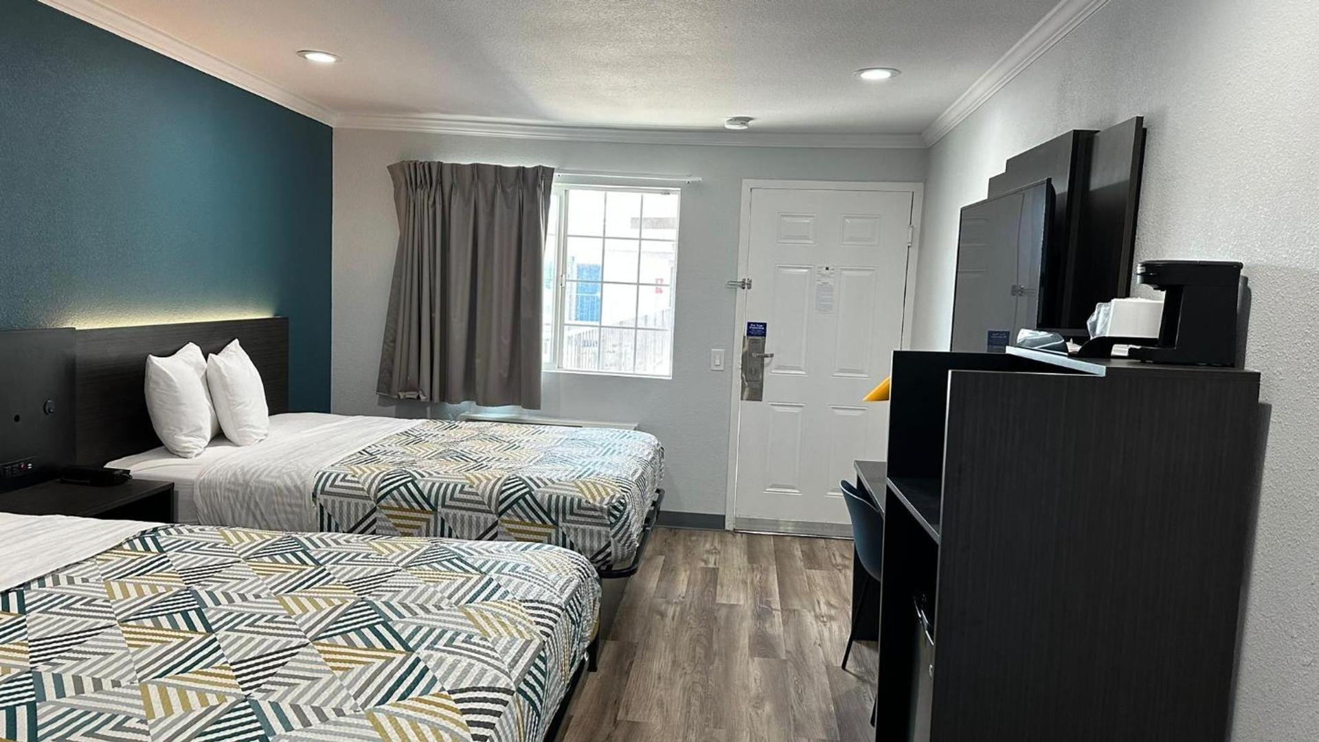 Studio 6 Suites San Ysidro CA San Diego South Bay photo 66