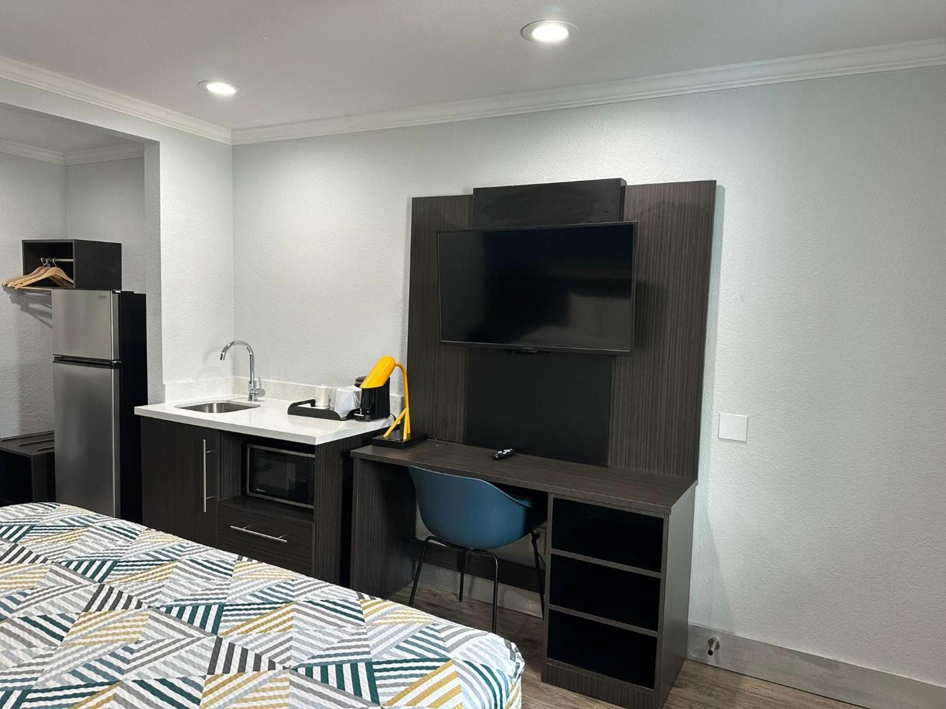 Studio 6 Suites San Ysidro CA San Diego South Bay photo 72