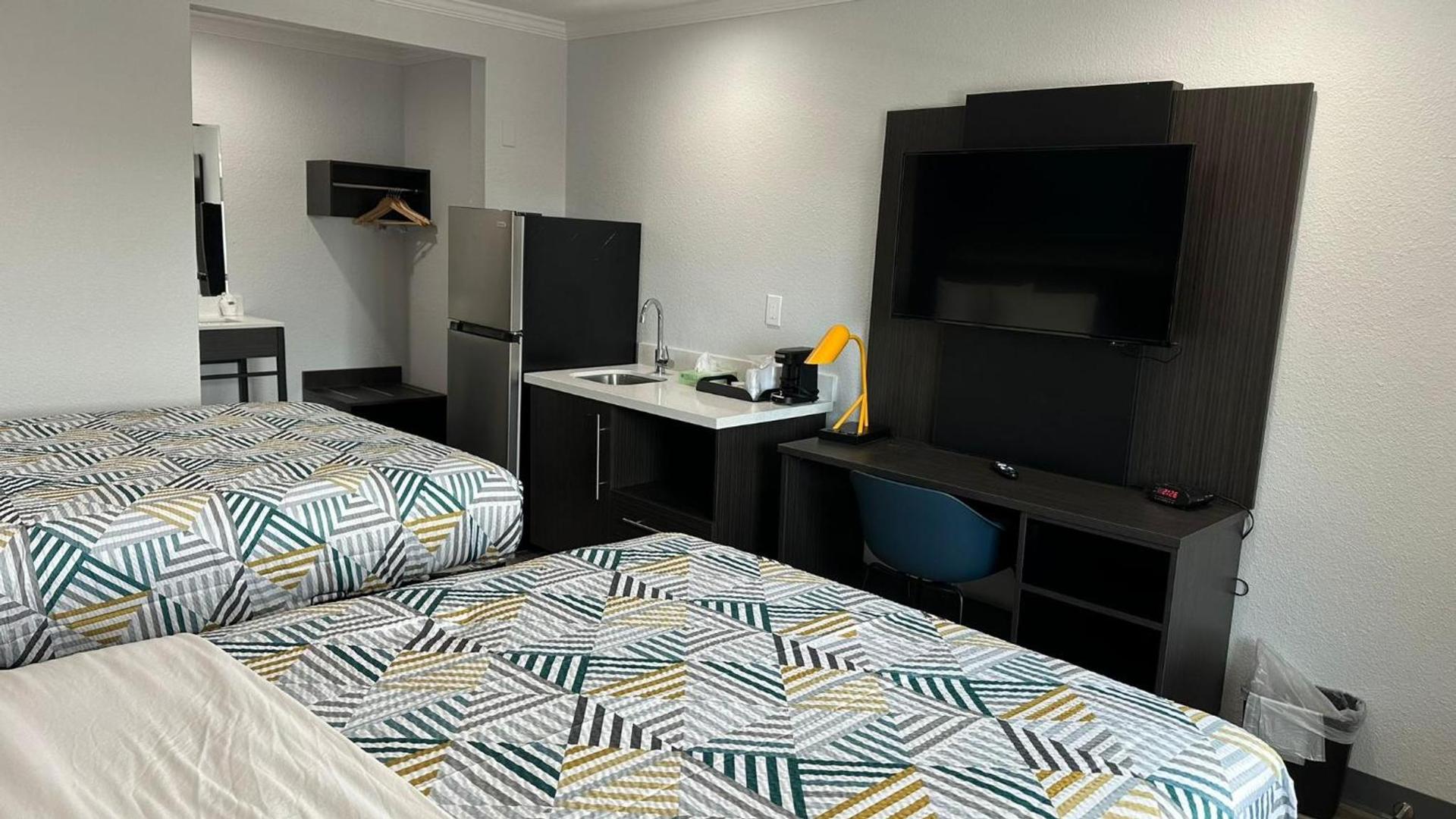 Studio 6 Suites San Ysidro CA San Diego South Bay photo 77