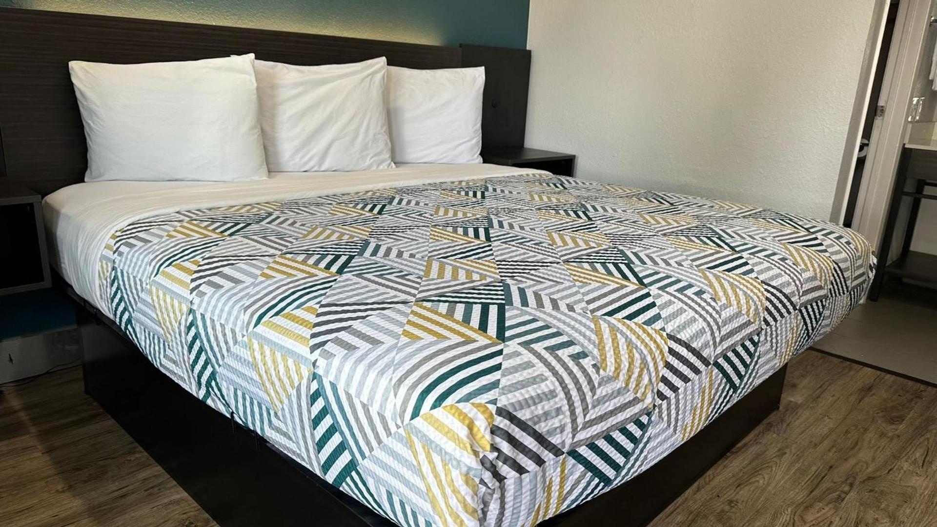 Studio 6 Suites San Ysidro CA San Diego South Bay photo 78