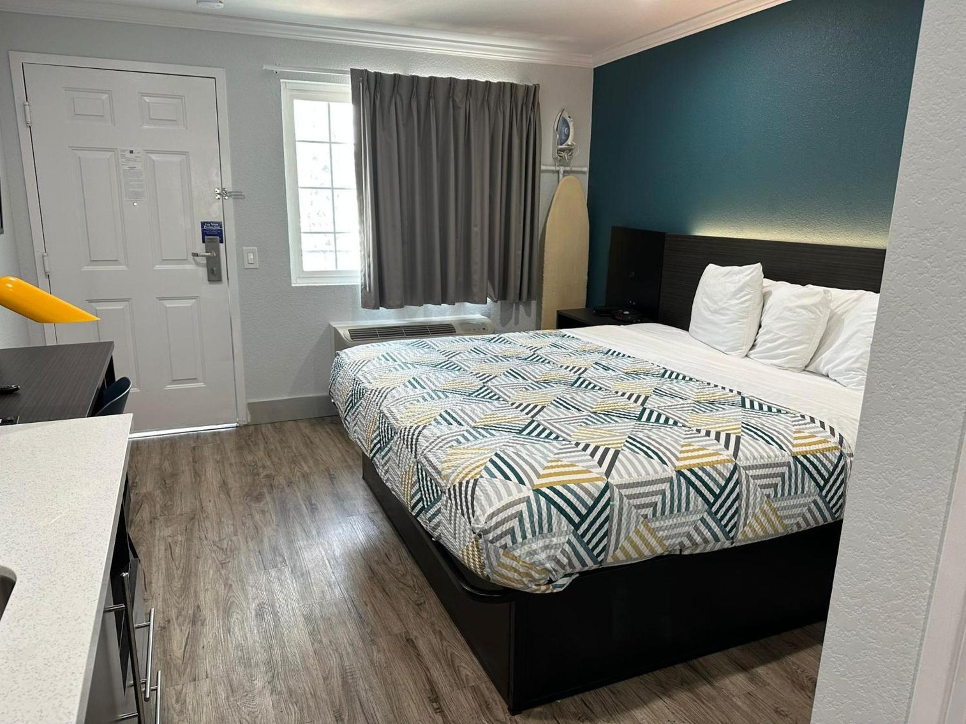 Studio 6 Suites San Ysidro CA San Diego South Bay photo 83