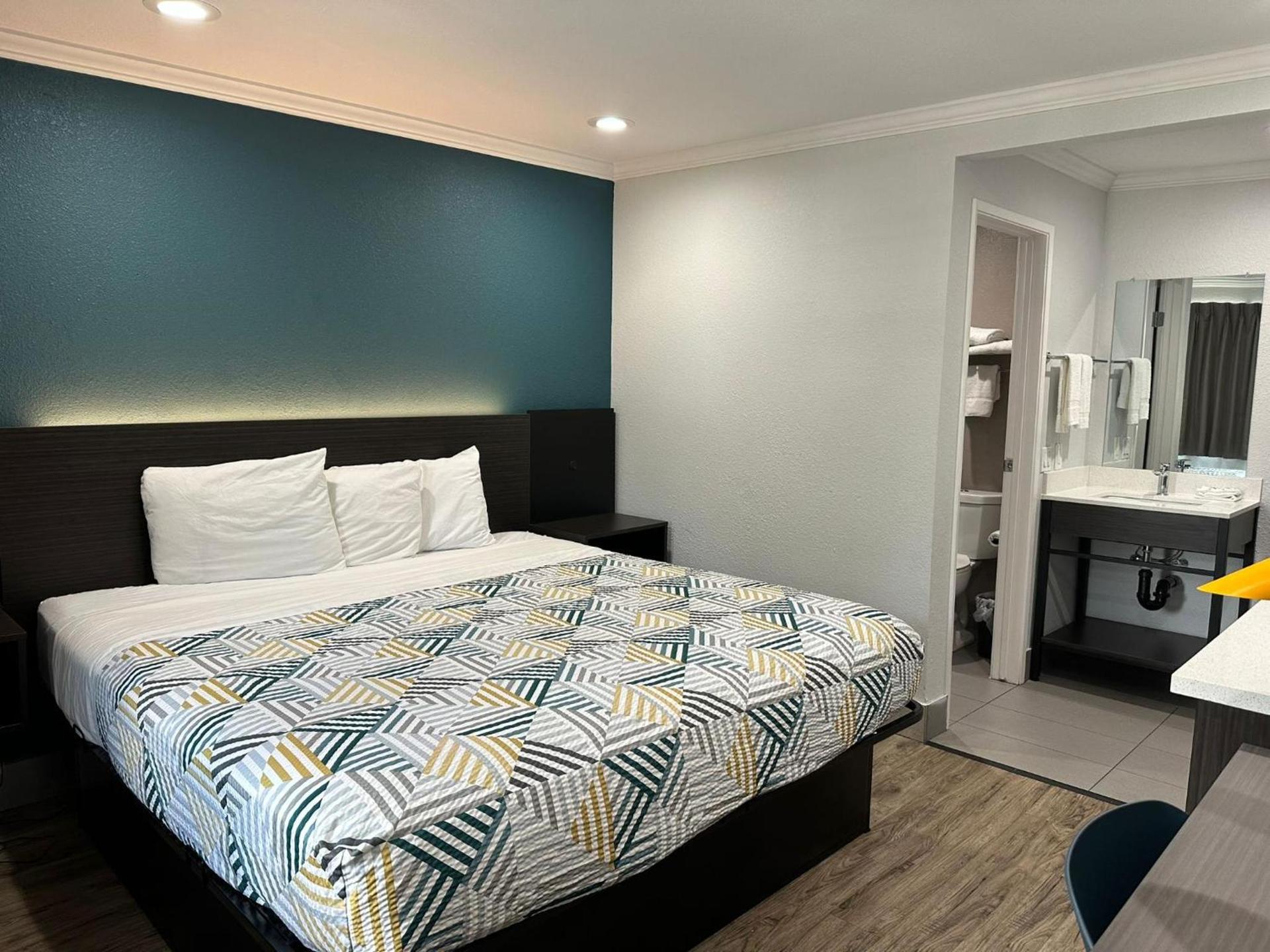 Studio 6 Suites San Ysidro CA San Diego South Bay photo 87