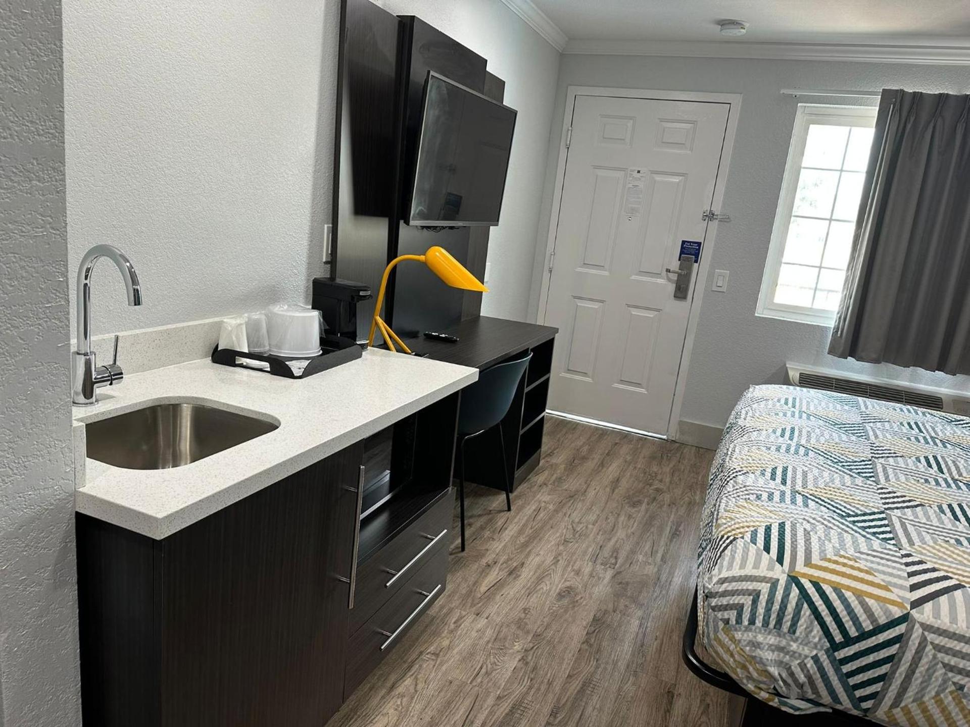 Studio 6 Suites San Ysidro CA San Diego South Bay photo 88