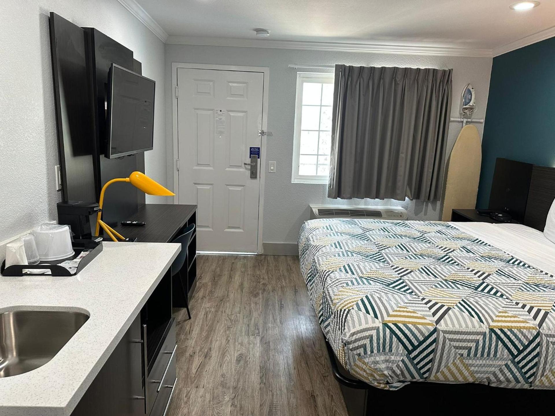 Studio 6 Suites San Ysidro CA San Diego South Bay photo 63