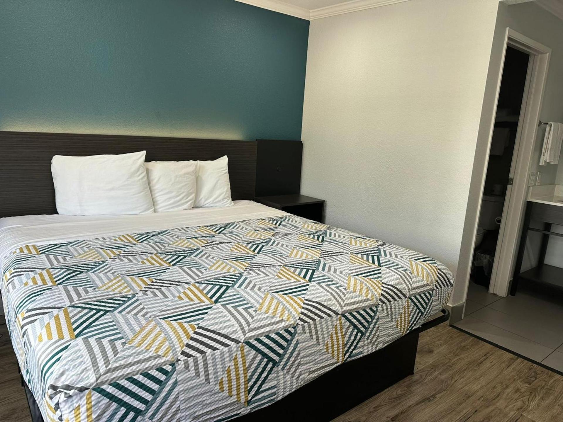 Studio 6 Suites San Ysidro CA San Diego South Bay photo 91
