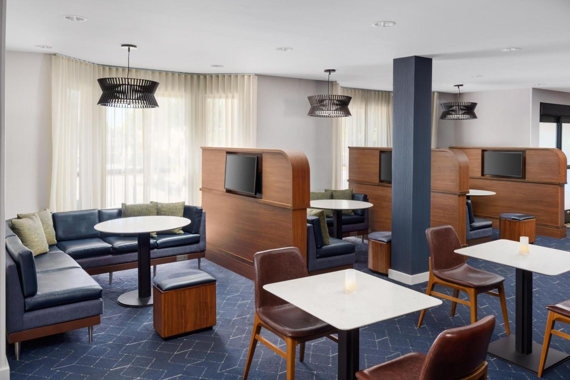 Courtyard By Marriott Salinas Monterey photo 3