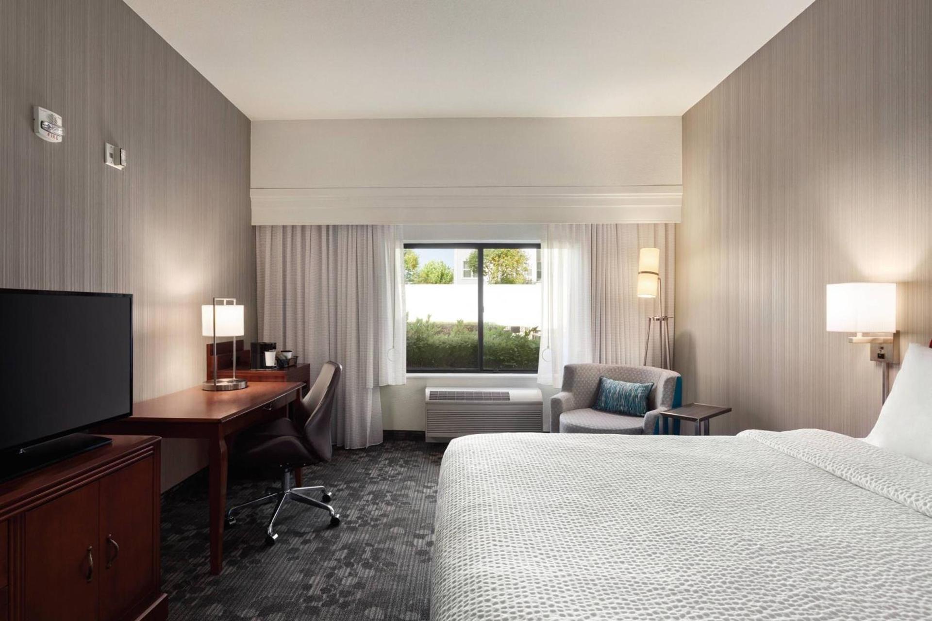 Courtyard By Marriott Salinas Monterey photo 13