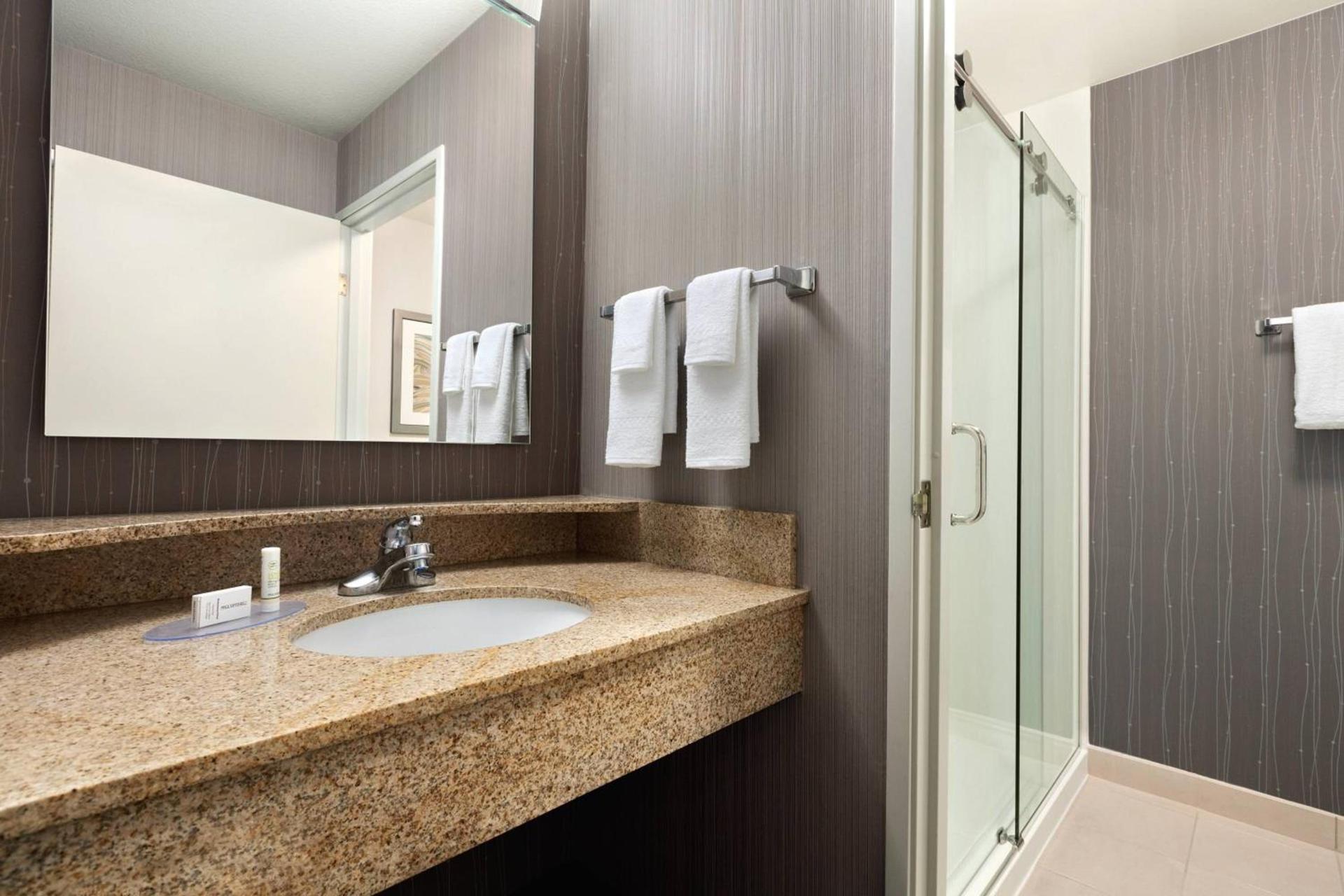 Courtyard By Marriott Salinas Monterey photo 15