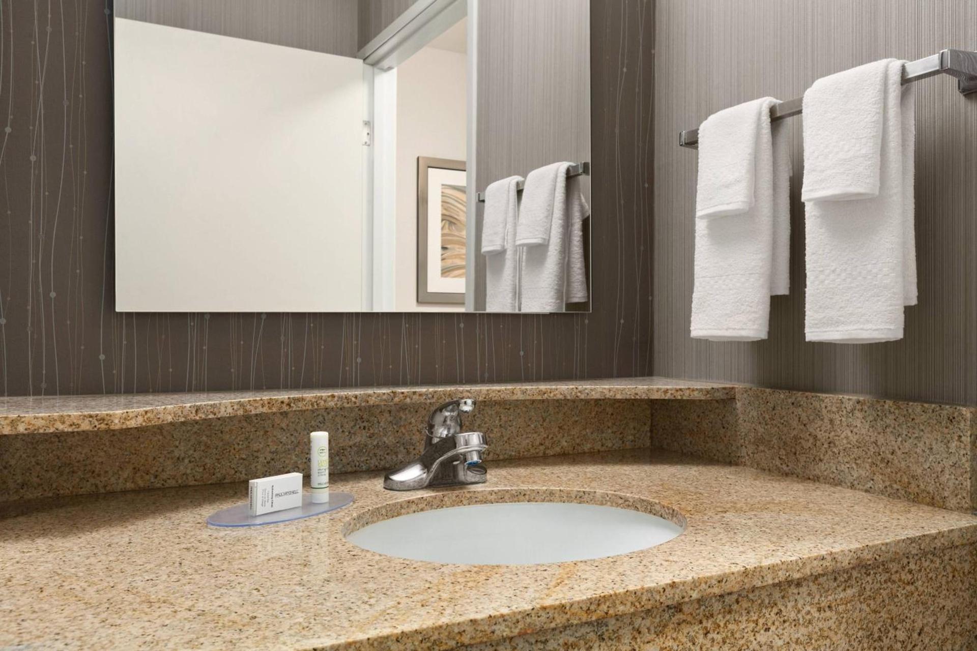 Courtyard By Marriott Salinas Monterey photo 16