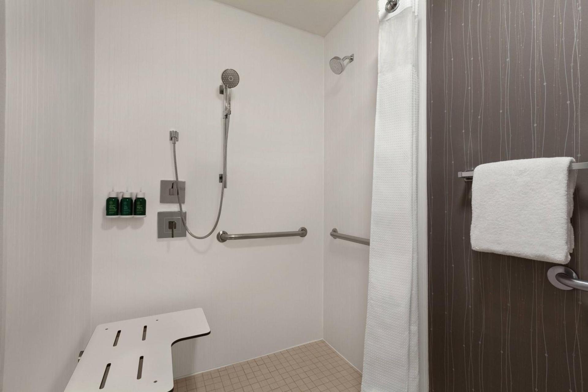 Courtyard By Marriott Salinas Monterey photo 17