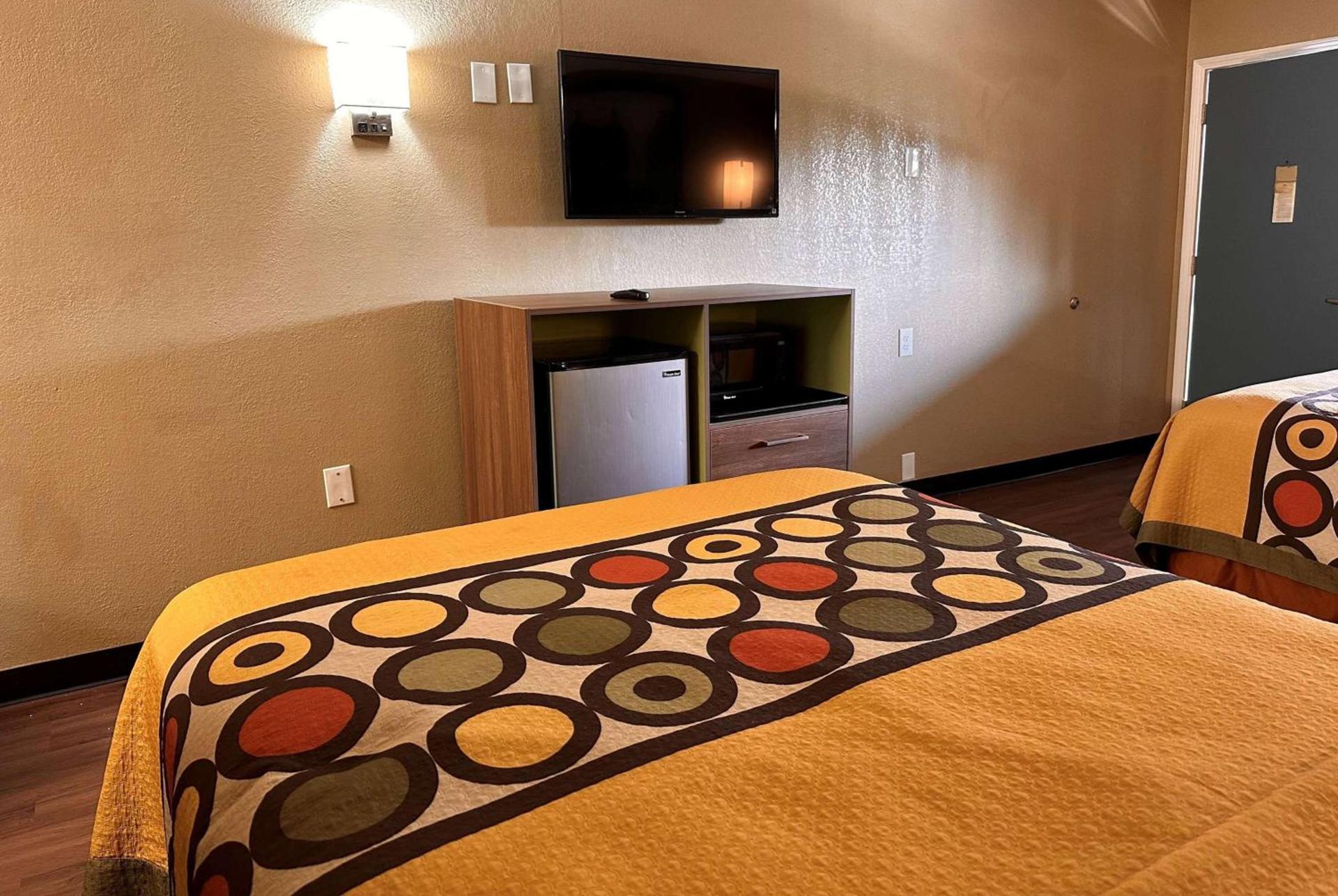 Super 8 by Wyndham Cincinnati-Springdale OH photo 14