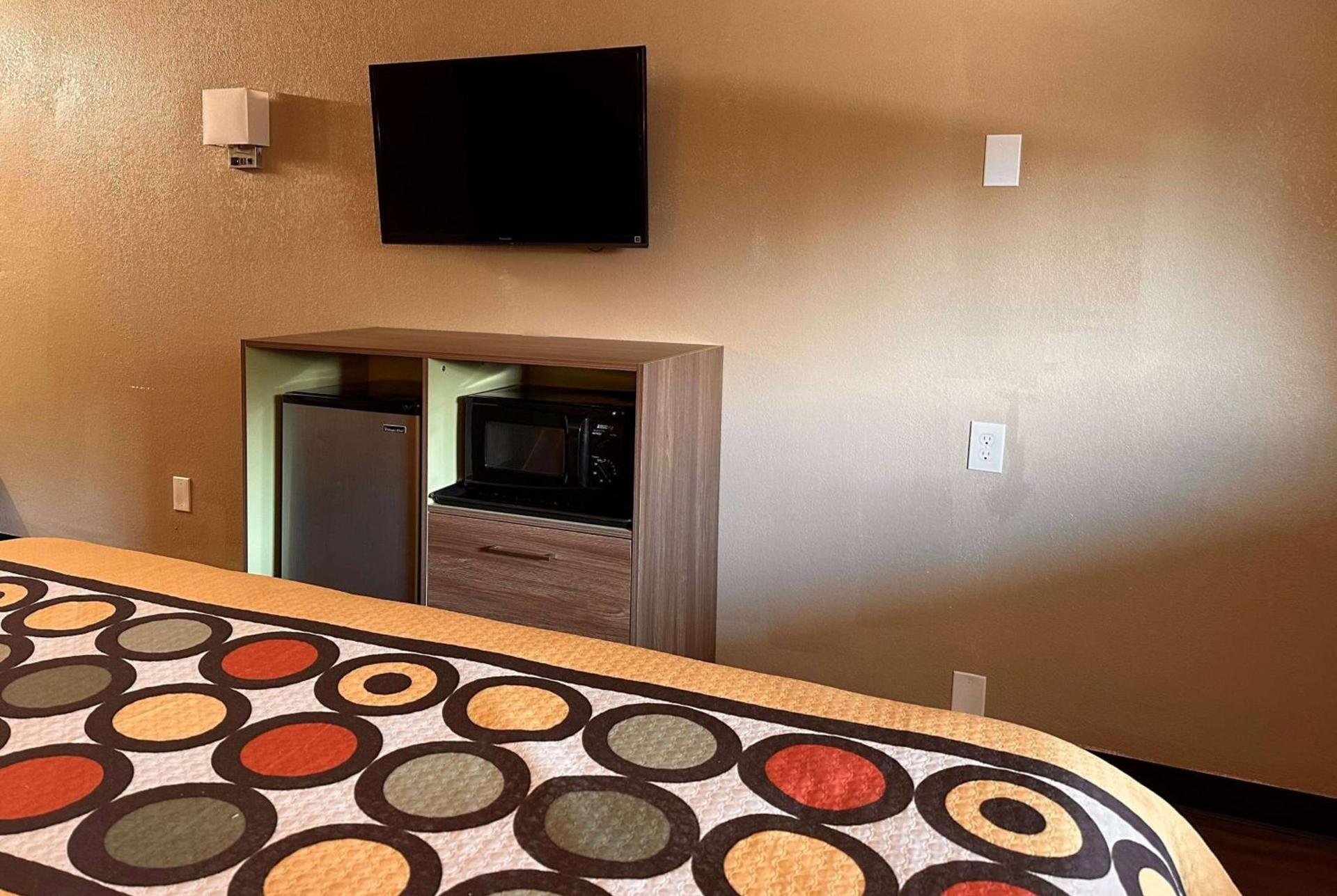 Super 8 by Wyndham Cincinnati-Springdale OH photo 15