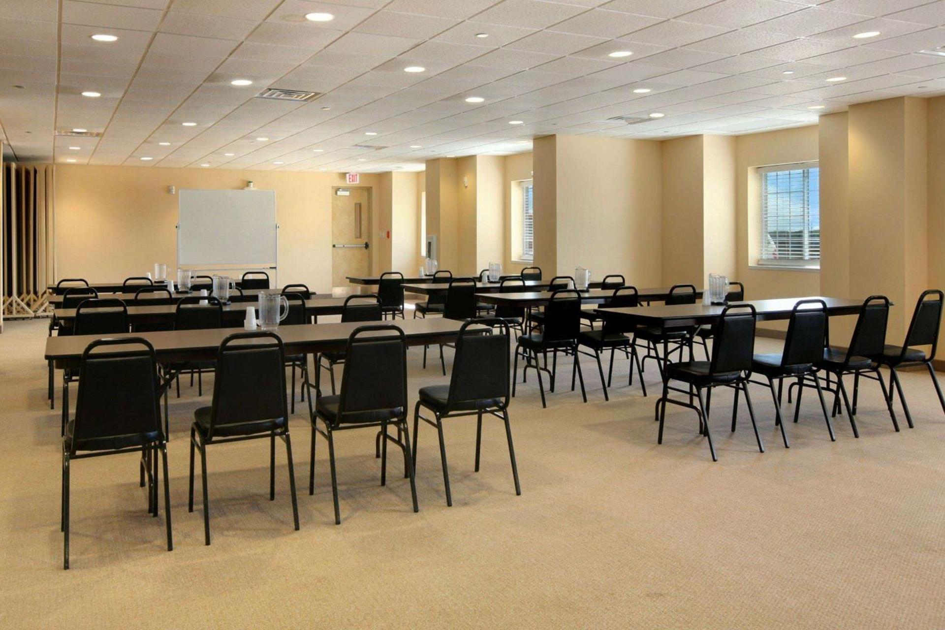 Microtel Inn & Suites by Wyndham Quincy Downtown - River Area photo 4