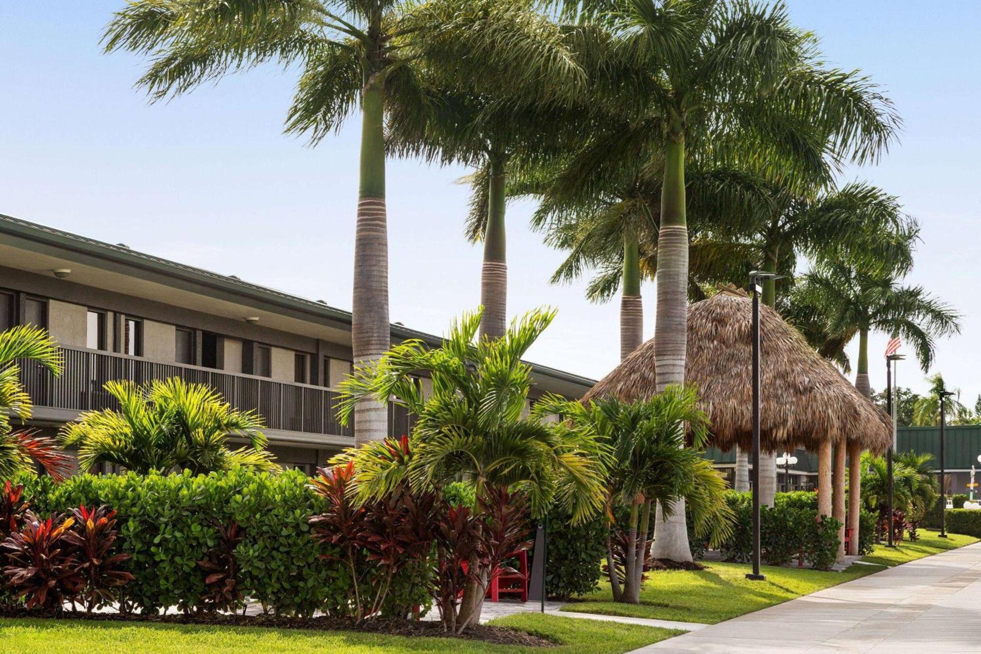 Ramada by Wyndham Sarasota Waterfront photo 5