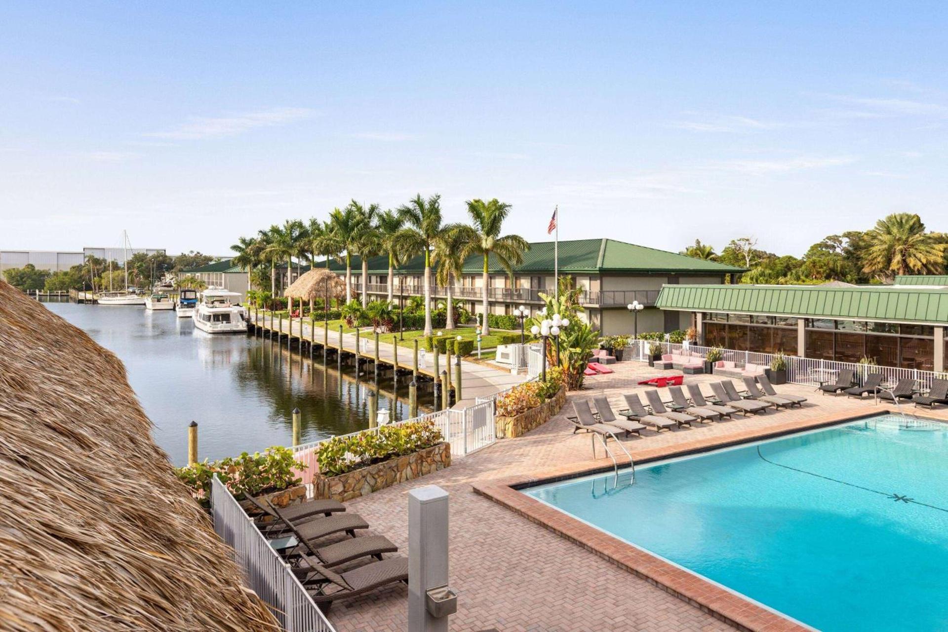 Ramada by Wyndham Sarasota Waterfront photo 2