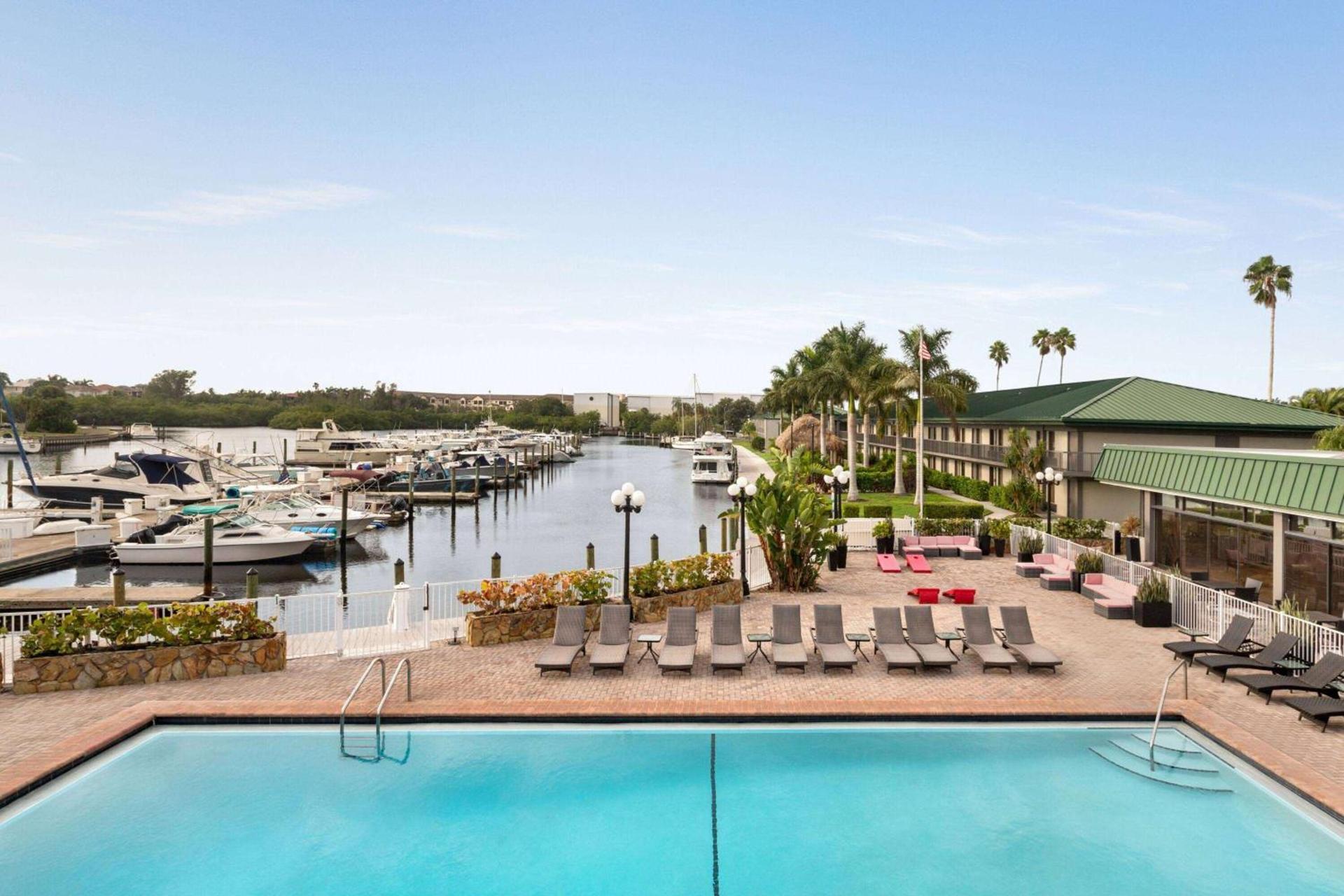 Ramada by Wyndham Sarasota Waterfront photo 9