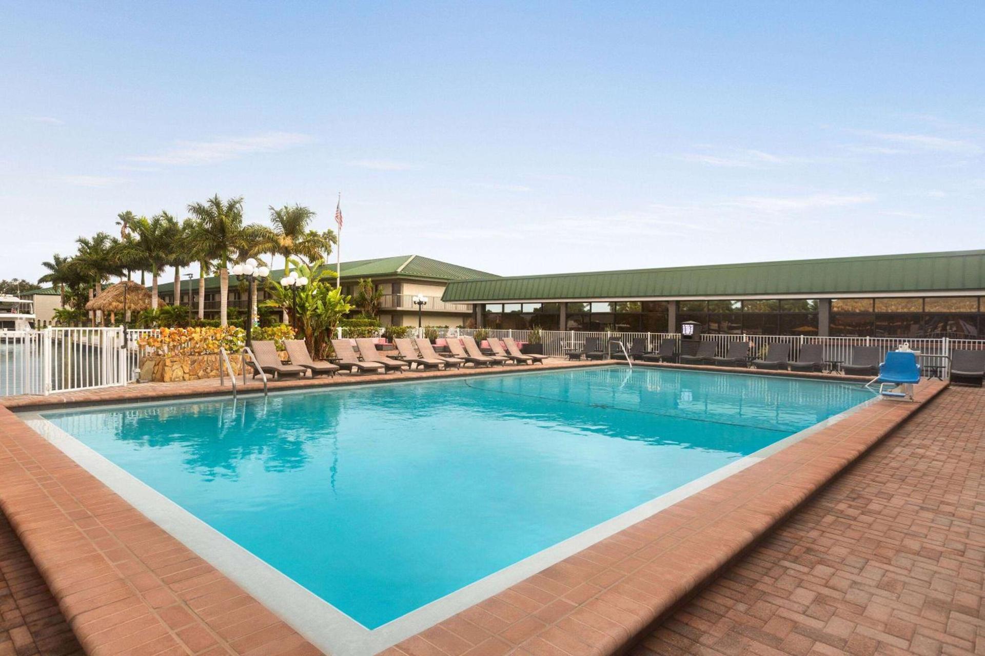 Ramada by Wyndham Sarasota Waterfront photo 13