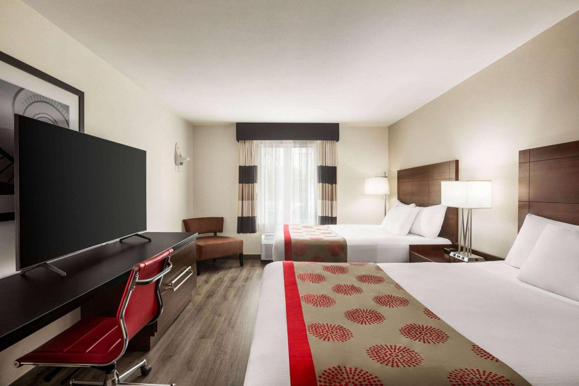 Ramada by Wyndham Sarasota Waterfront photo 16