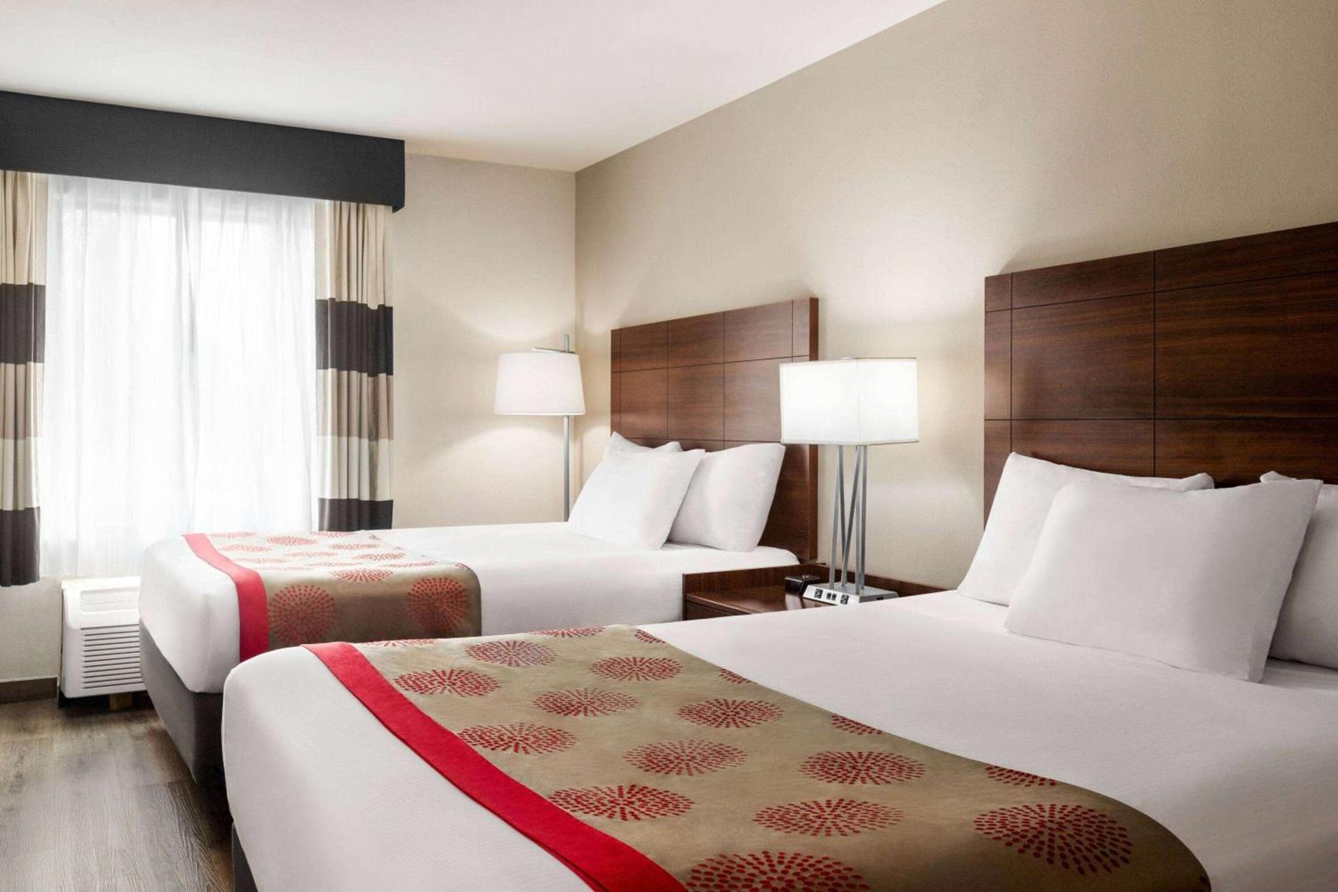 Ramada by Wyndham Sarasota Waterfront photo 17