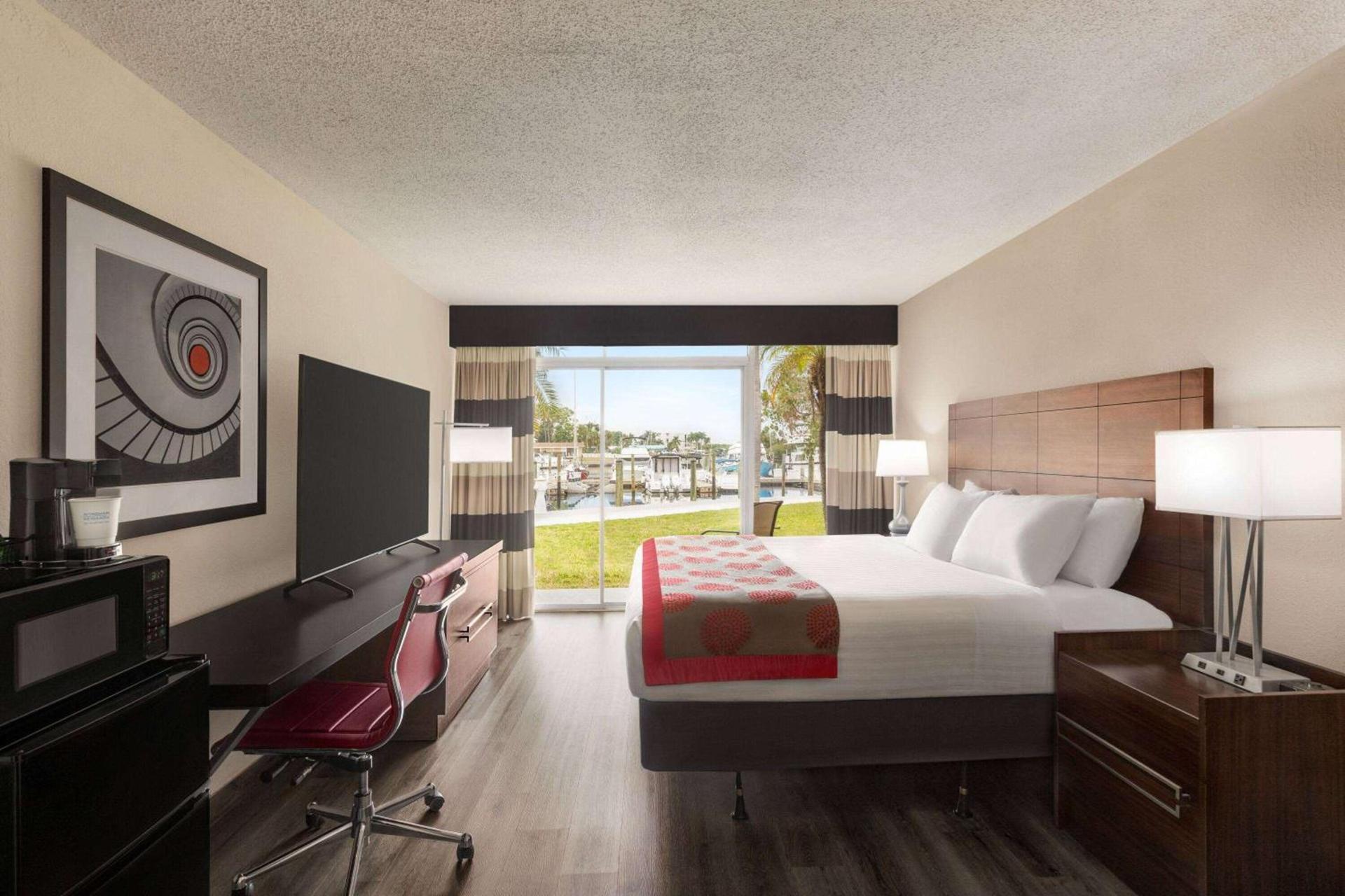 Ramada by Wyndham Sarasota Waterfront photo 18