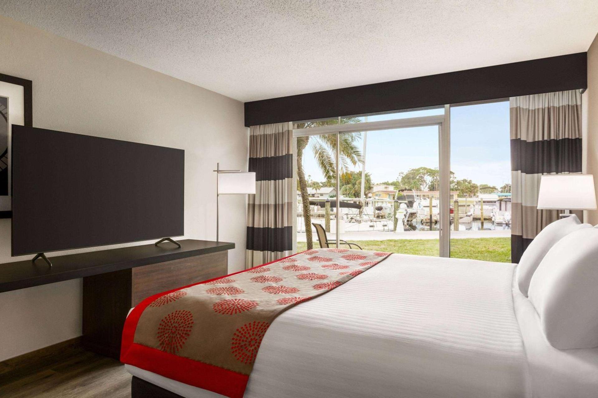 Ramada by Wyndham Sarasota Waterfront photo 21