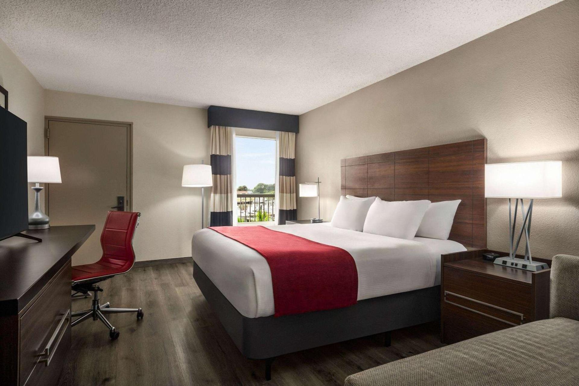 Ramada by Wyndham Sarasota Waterfront photo 23