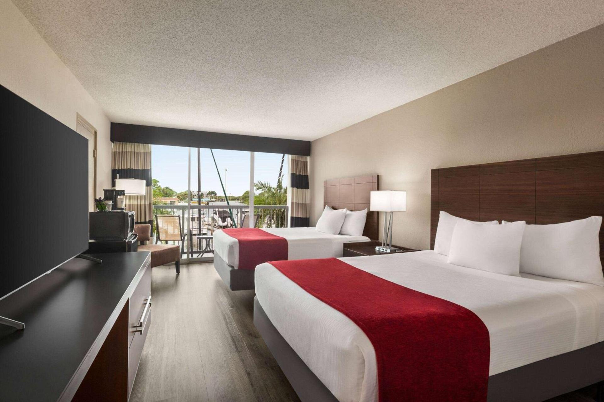 Ramada by Wyndham Sarasota Waterfront photo 25