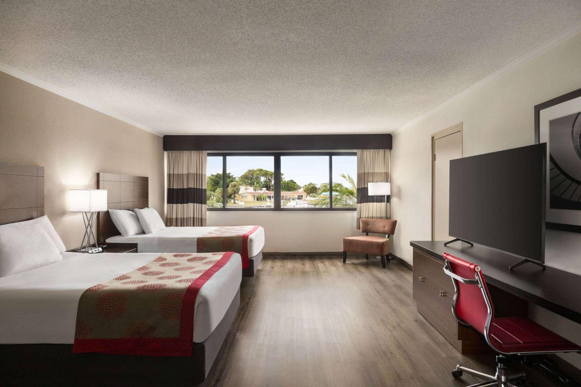 Ramada by Wyndham Sarasota Waterfront photo 27