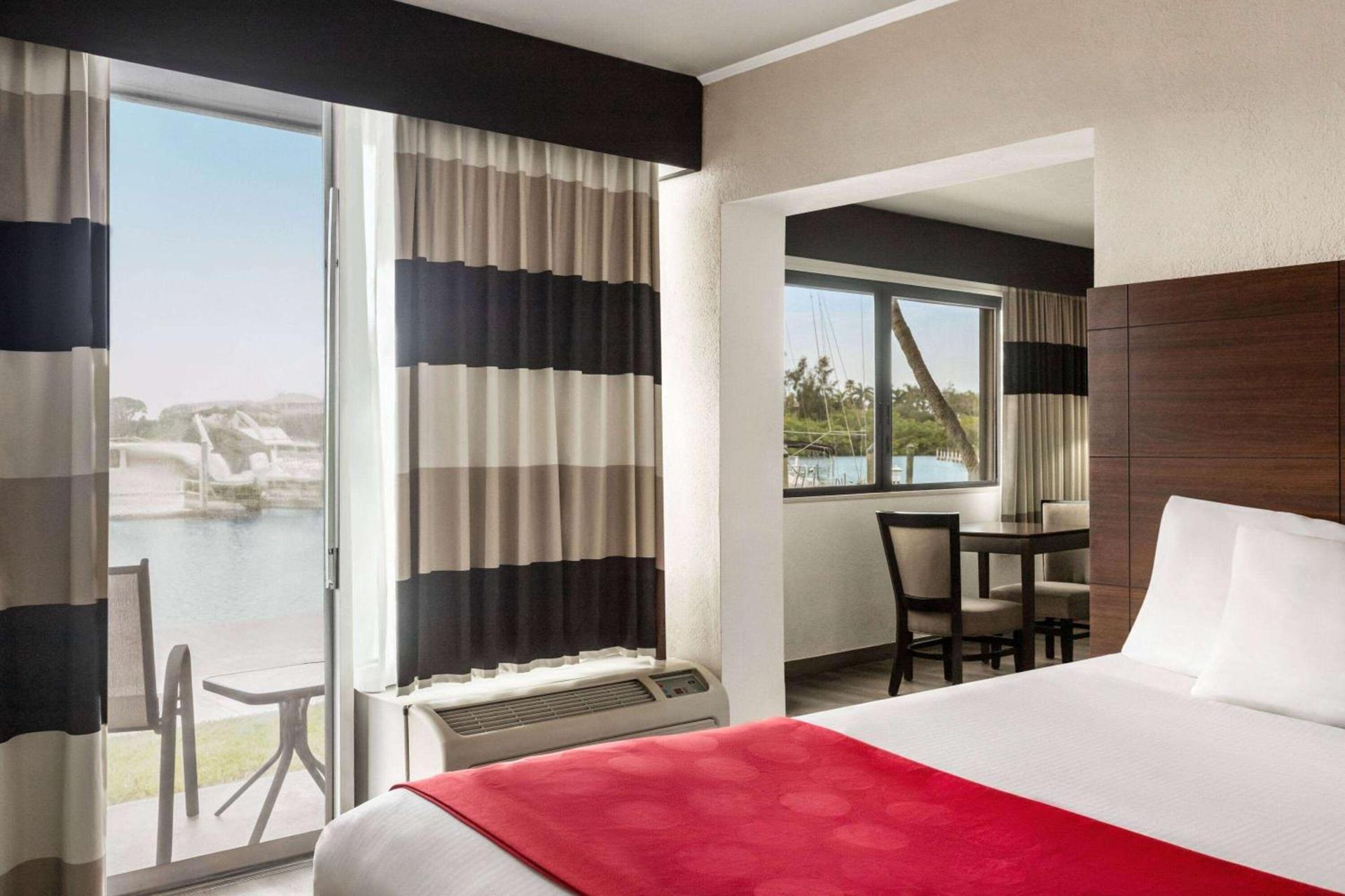 Ramada by Wyndham Sarasota Waterfront photo 31