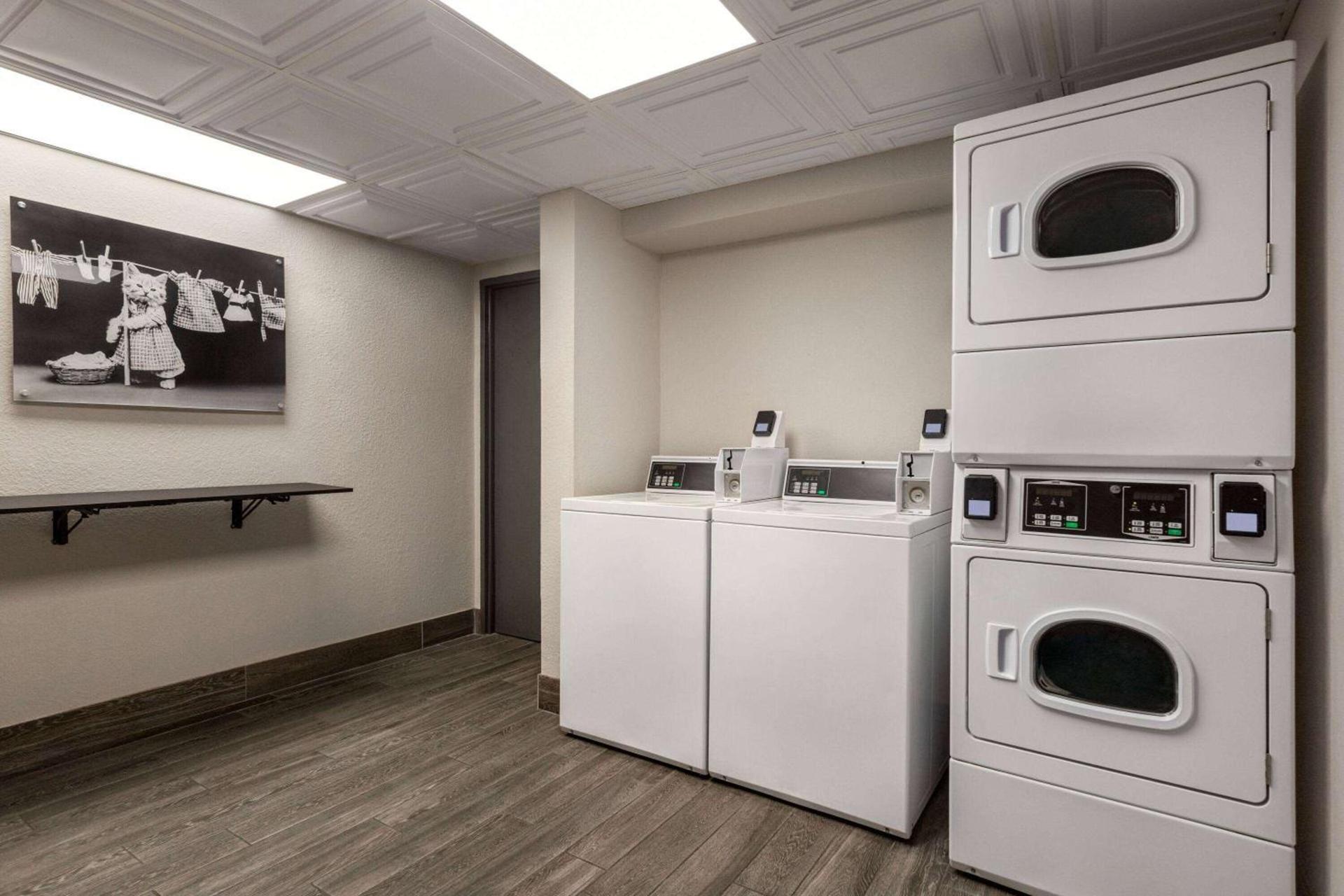 Ramada by Wyndham Sarasota Waterfront photo 34