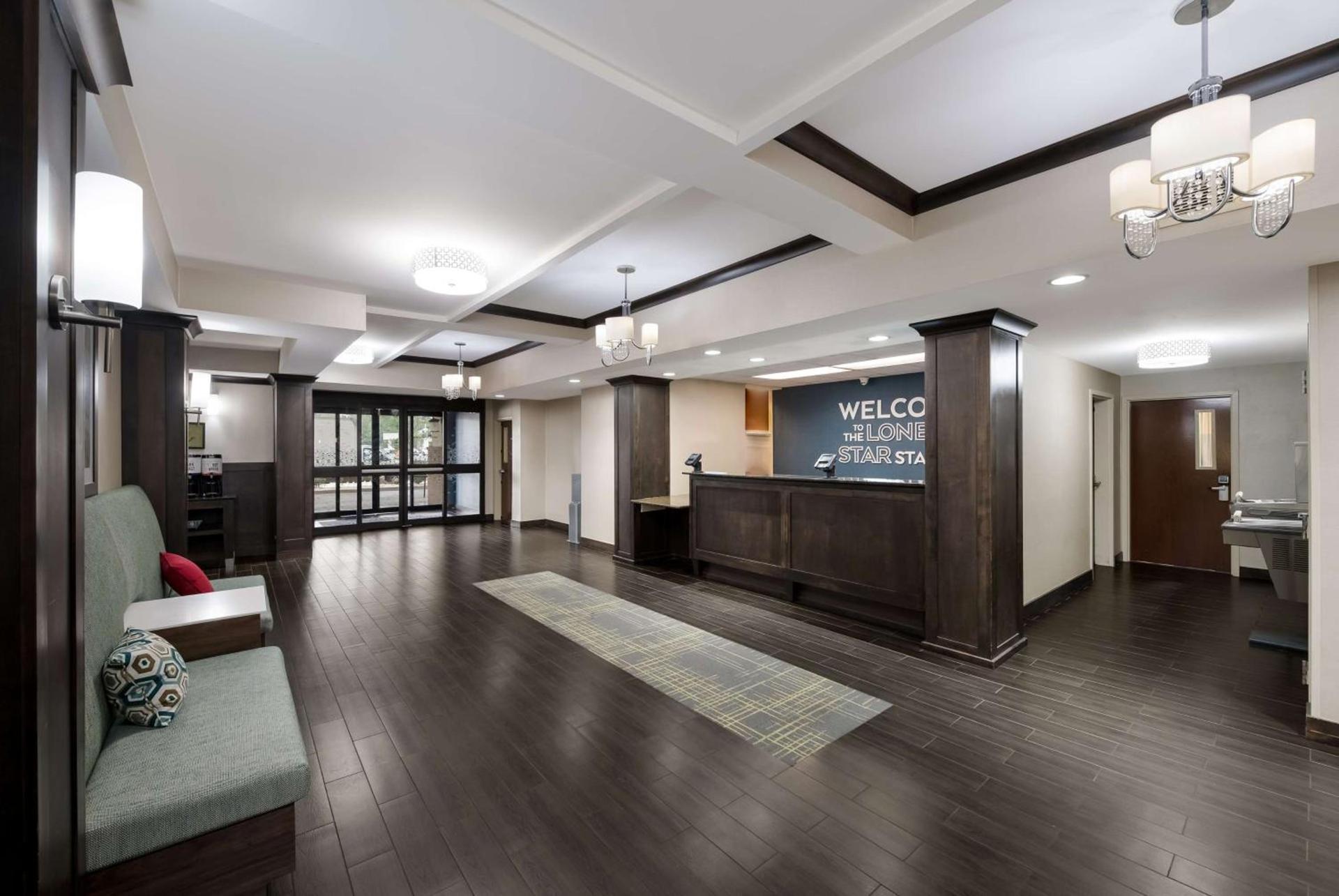 Hampton Inn Marshall photo 5