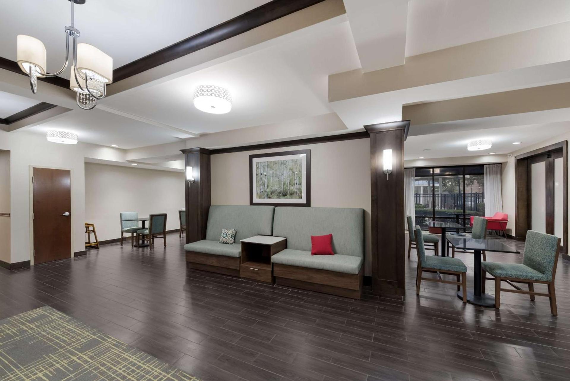 Hampton Inn Marshall photo 6